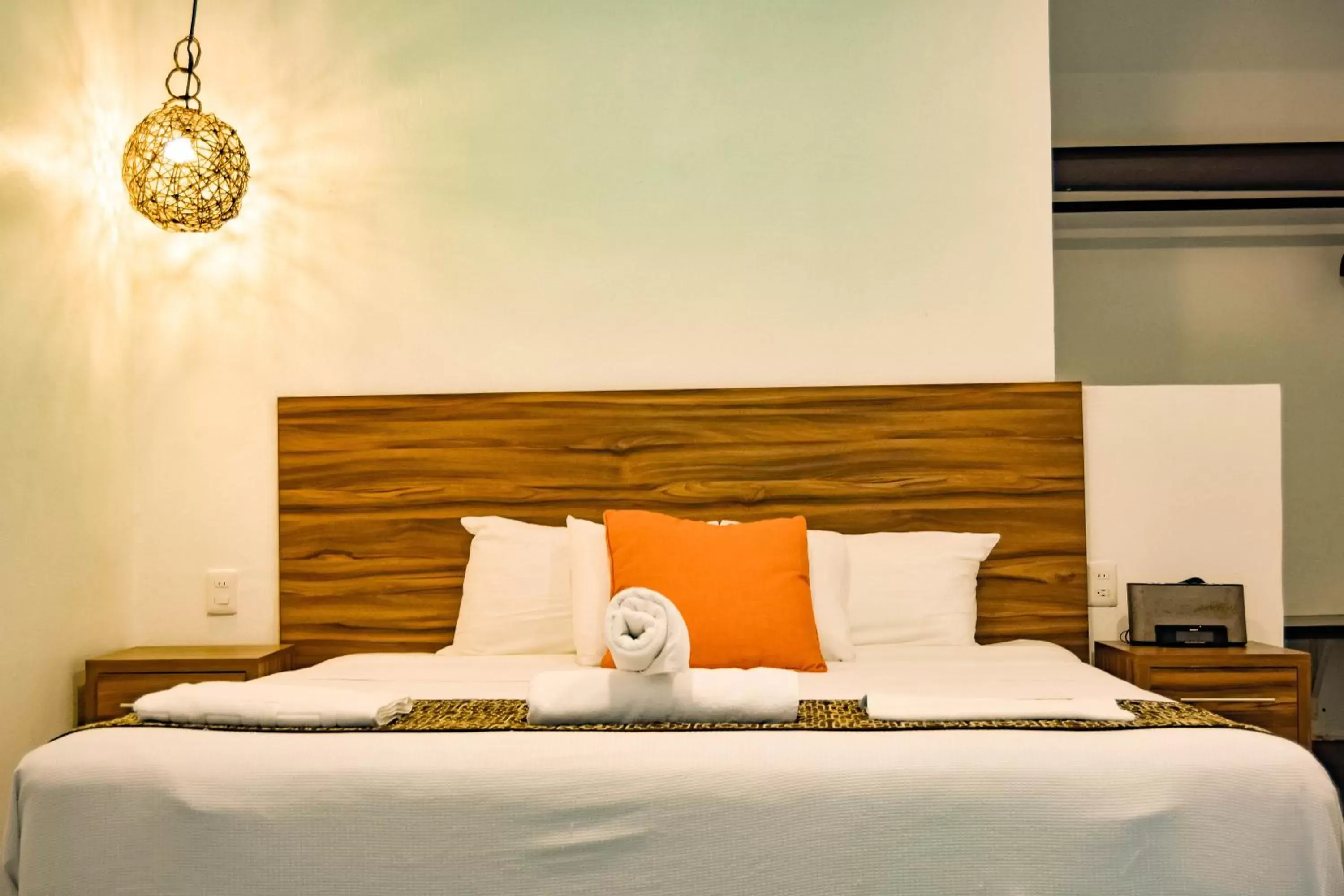 Bed in Siesta Fiesta Hotel - 5th Avenue