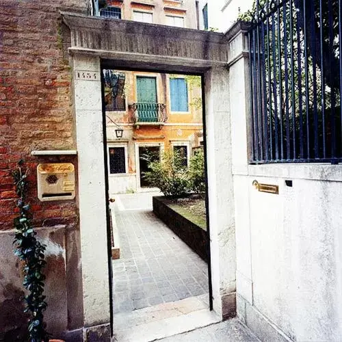 Facade/entrance in Ca' Angeli