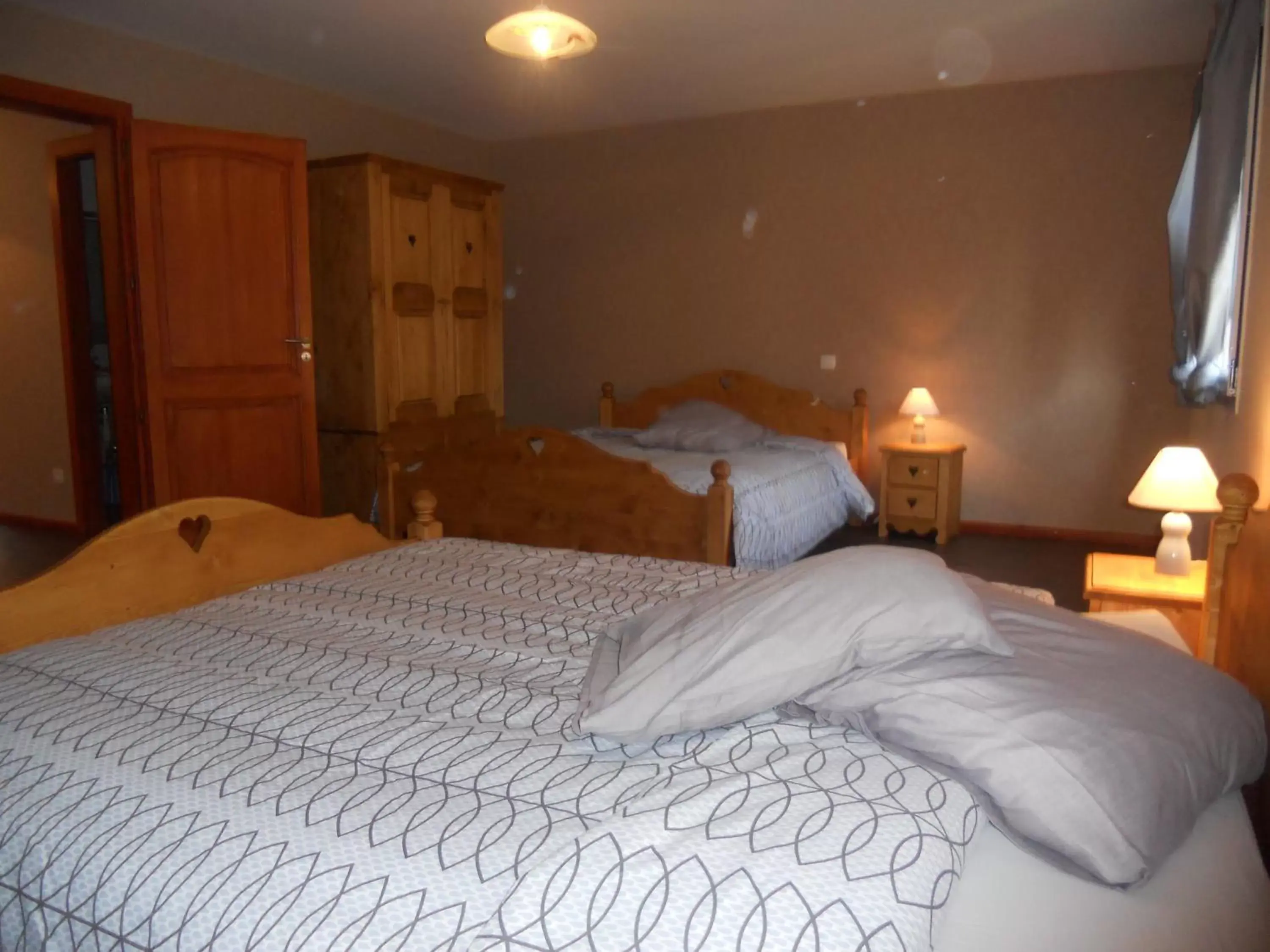 Photo of the whole room, Bed in Auberge du Saut des Cuves