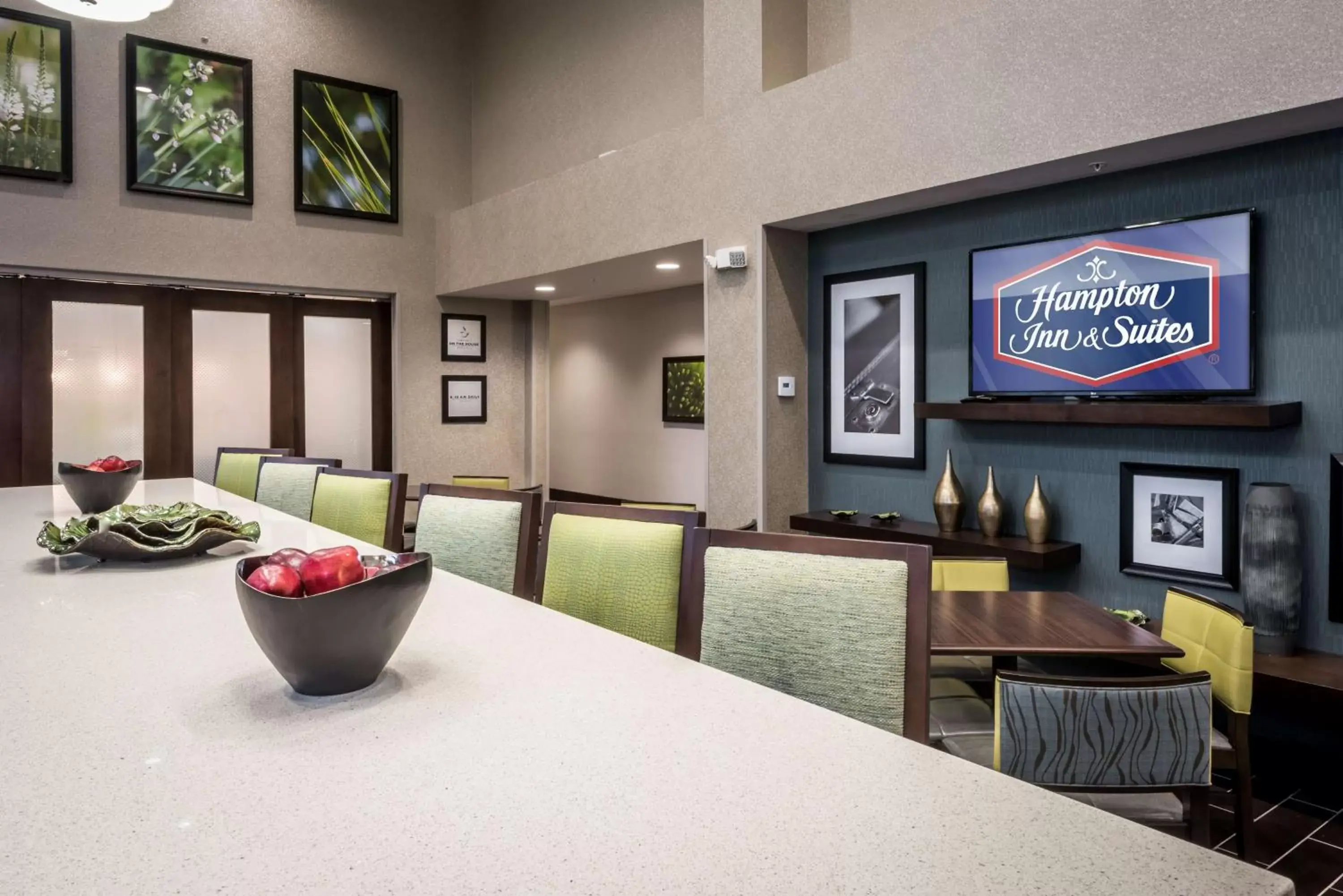 Restaurant/places to eat in Hampton Inn & Suites By Hilton Hammond, In