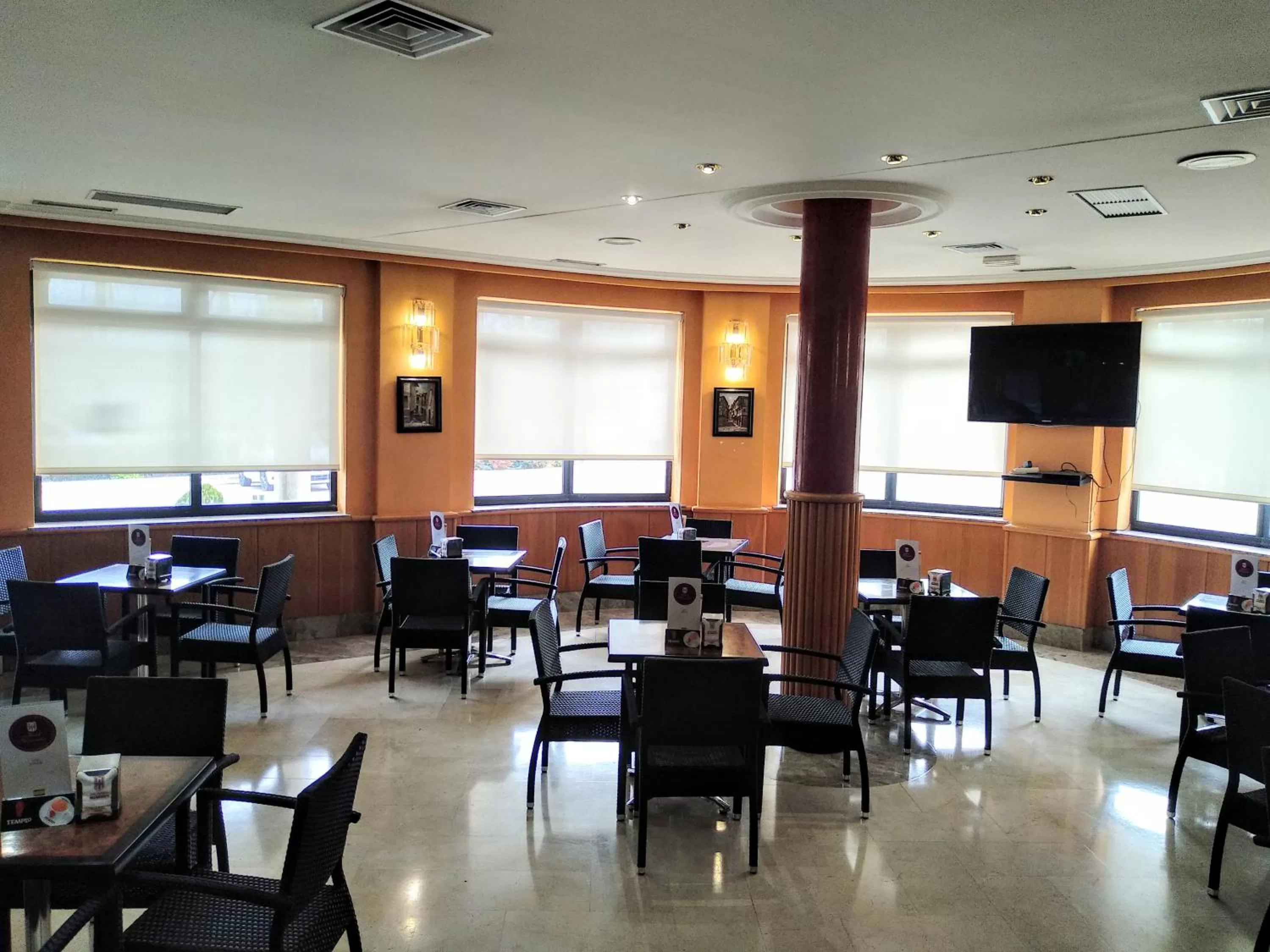 Lounge or bar in Hotel Helmántico