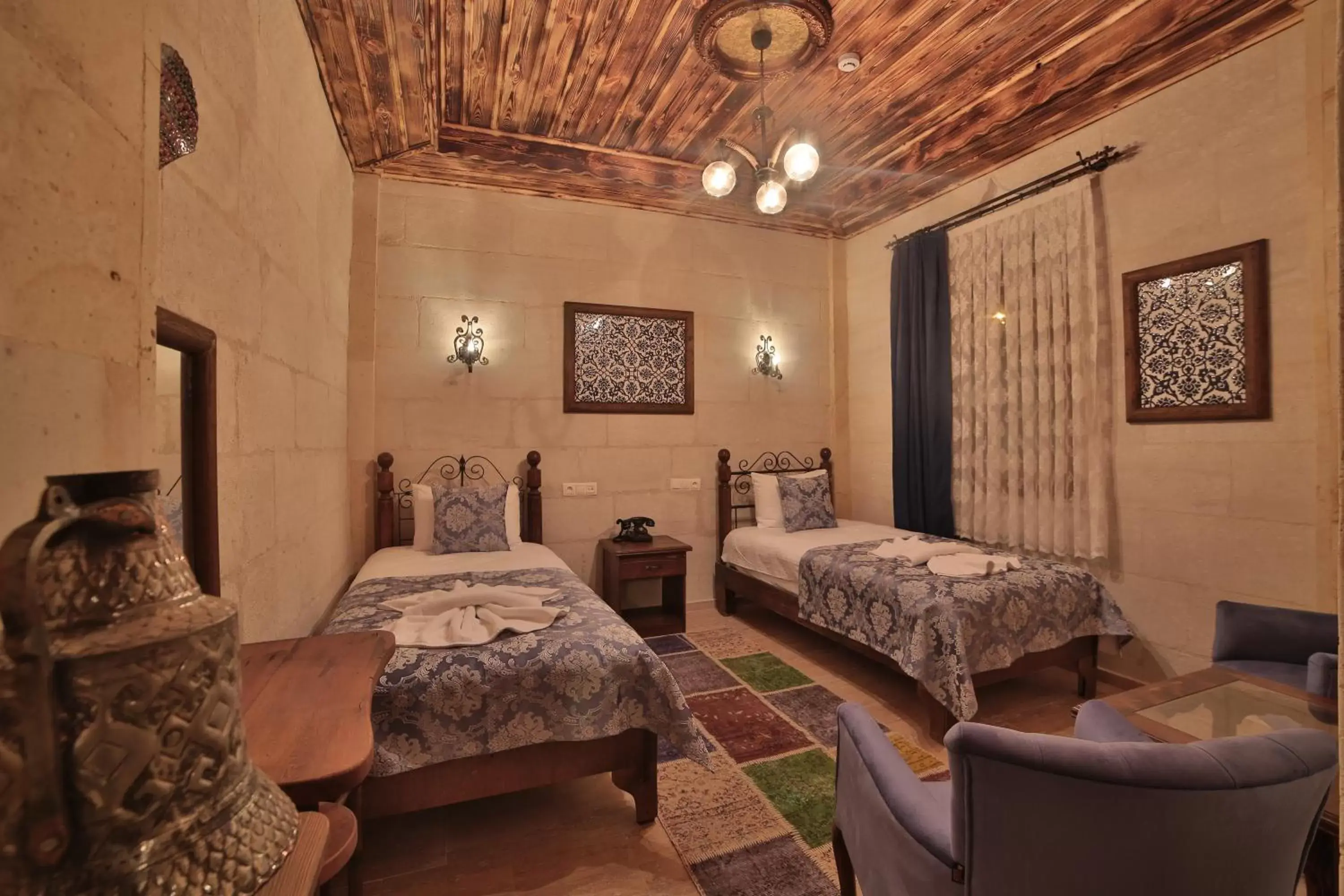 Bed in Caravanserai Inn Hotel