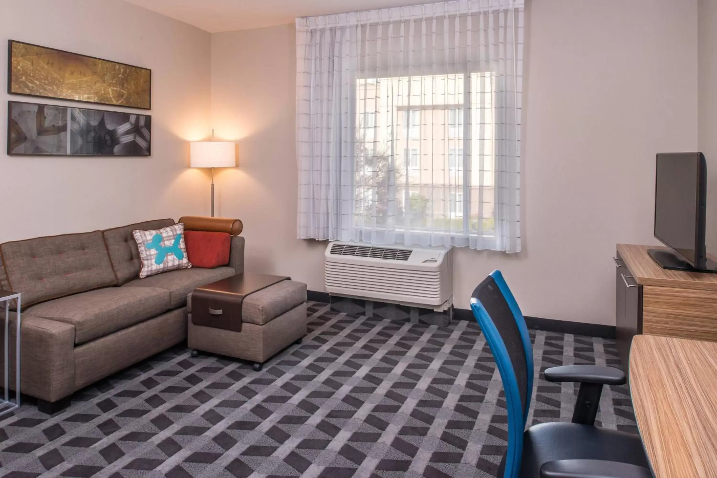 Living room, Seating Area in TownePlace Suites by Marriott Merced