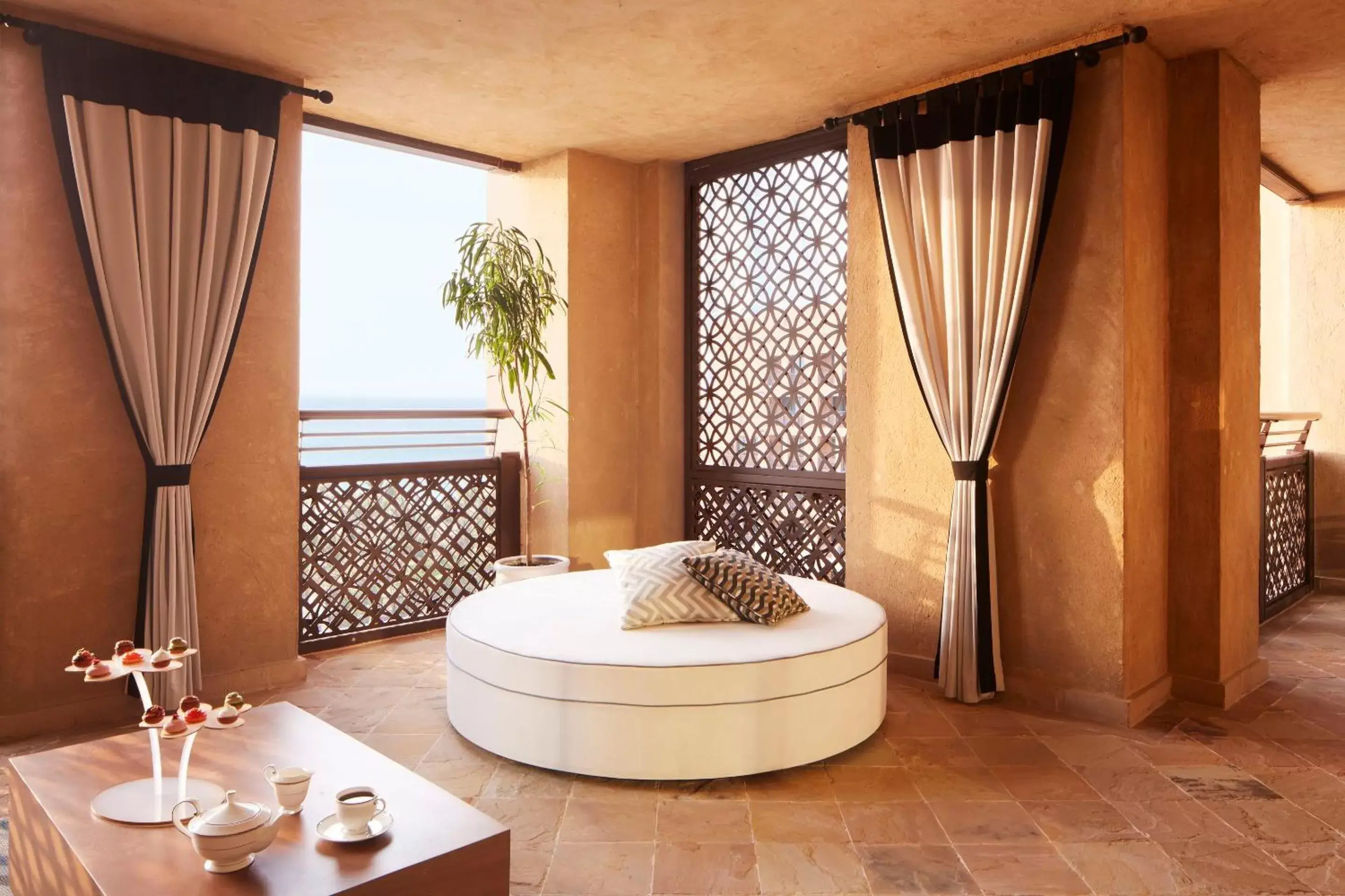 Balcony/Terrace, Bathroom in Jumeirah Mina A'Salam
