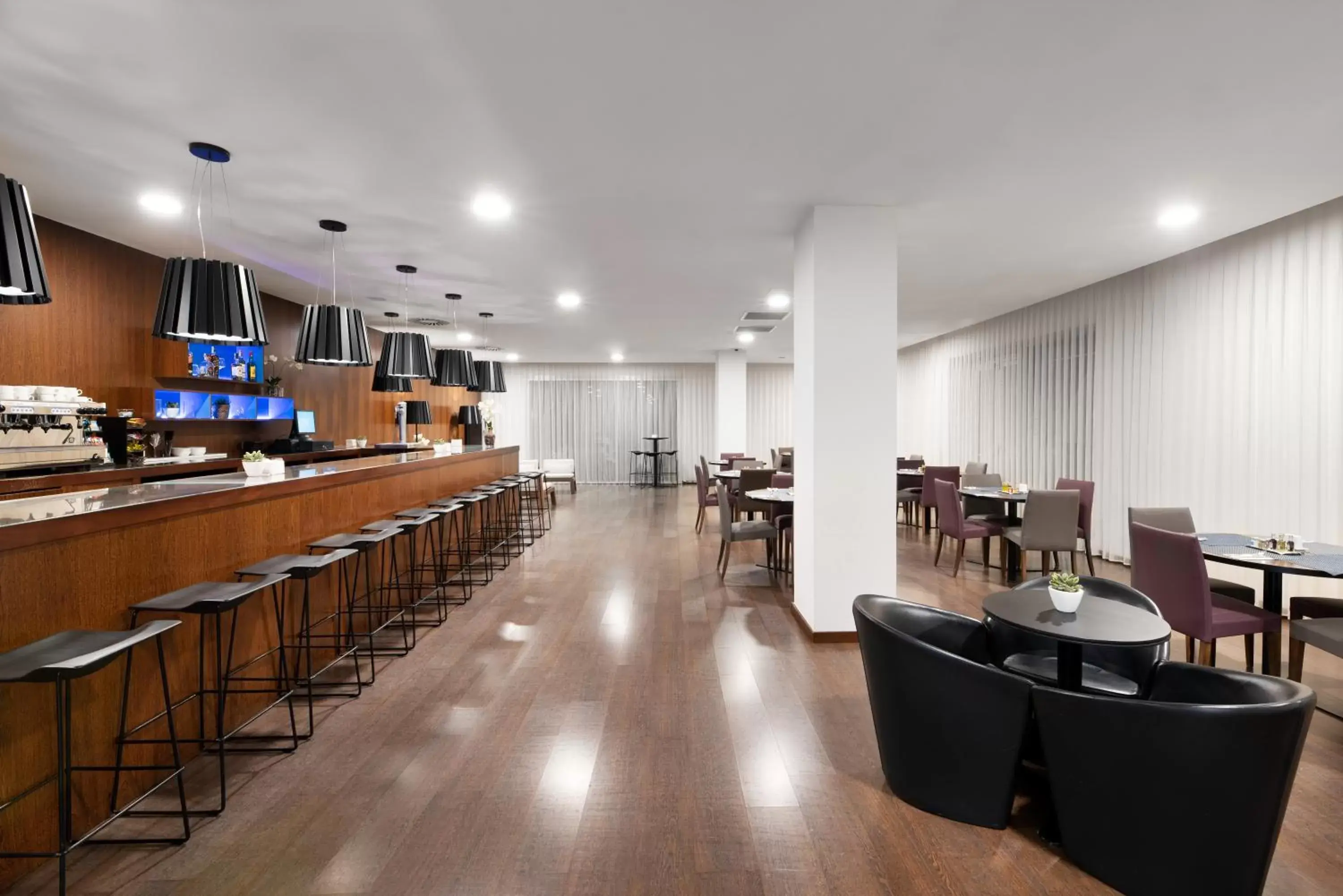 Lounge or bar, Restaurant/Places to Eat in Eurostars Mar de Vigo