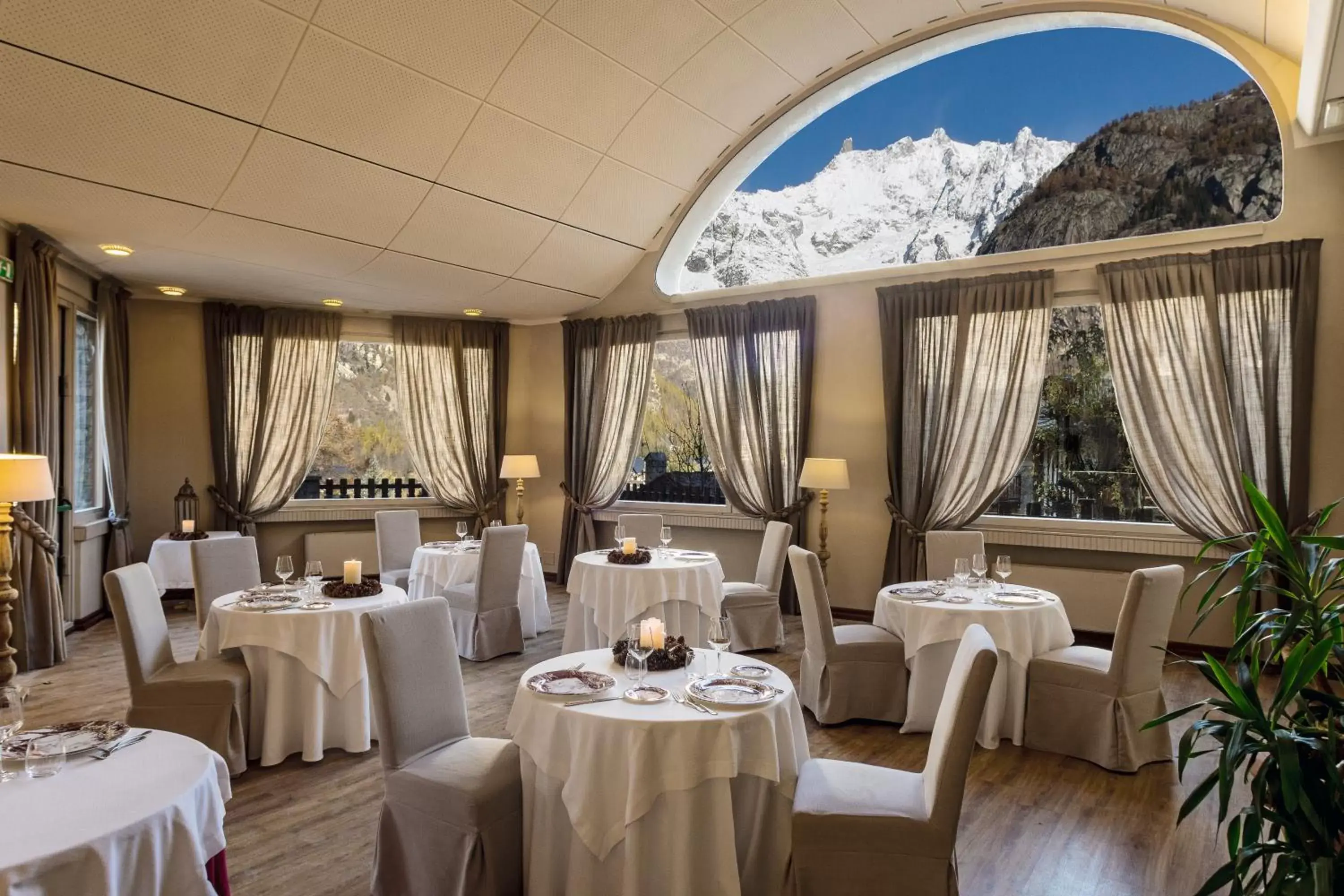 Restaurant/Places to Eat in Grand Hotel Royal E Golf