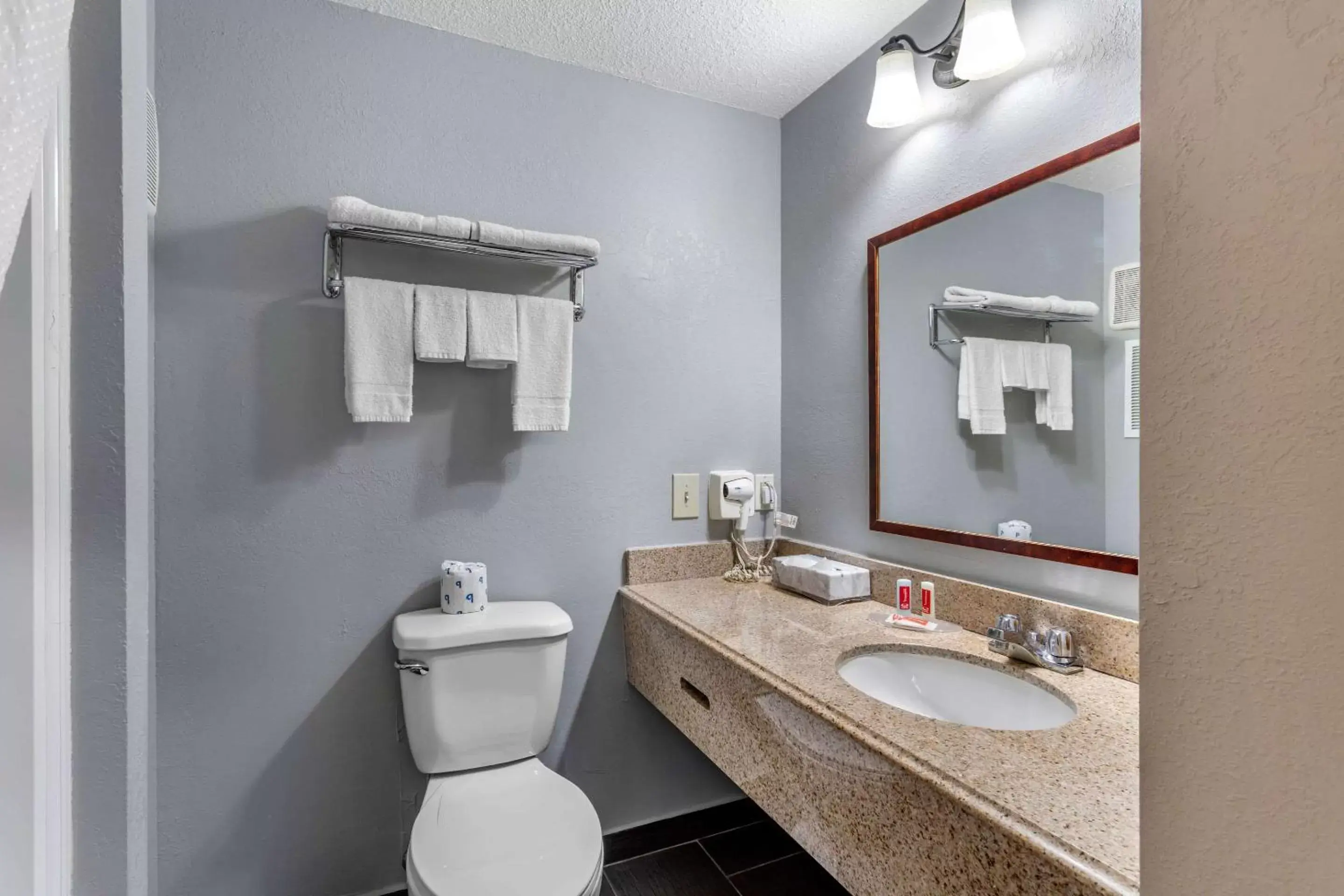 Bathroom in Econo Lodge Inn & Suites Old Saybrook - Westbrook