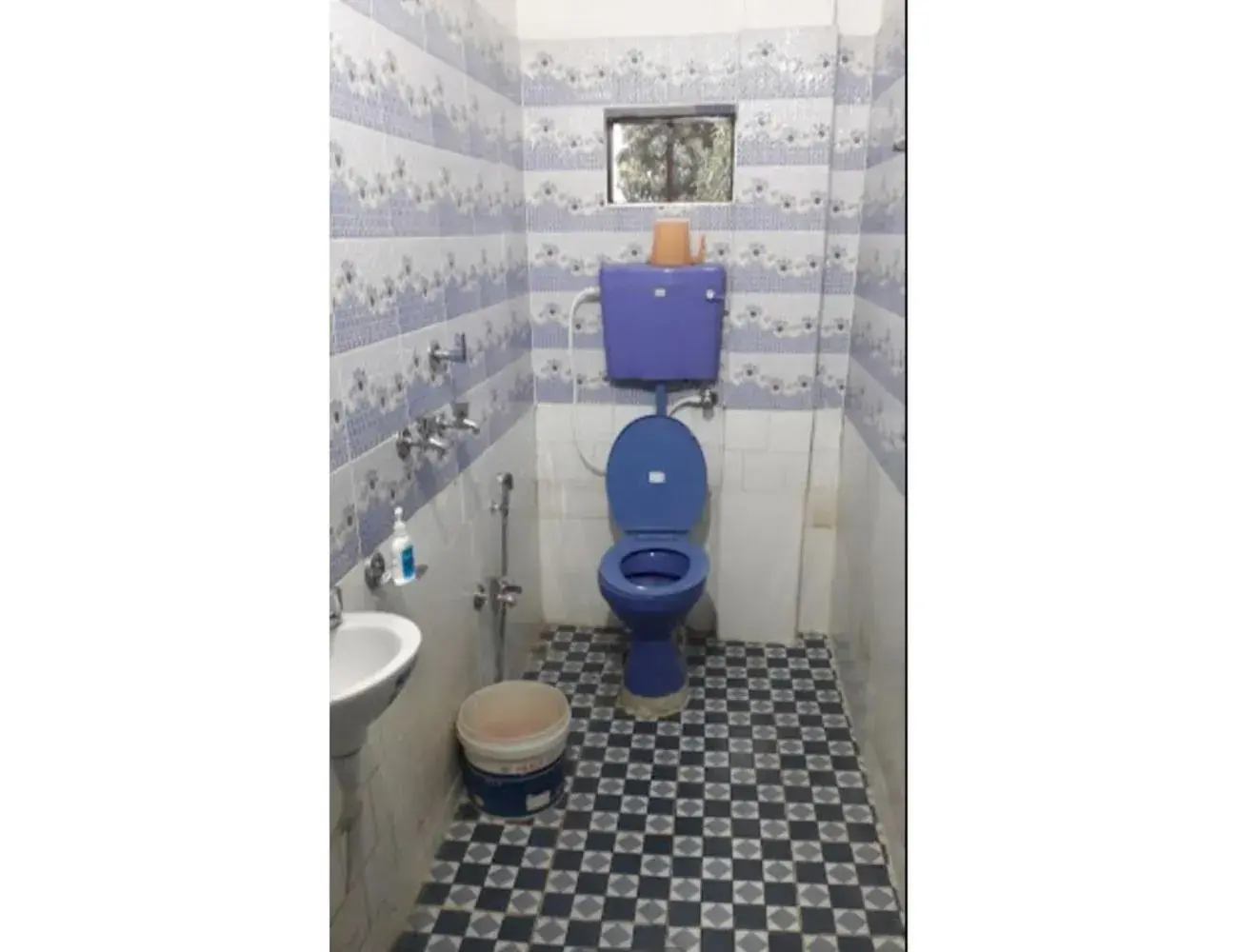 Bathroom in Goroomgo Central Guest House Agartala