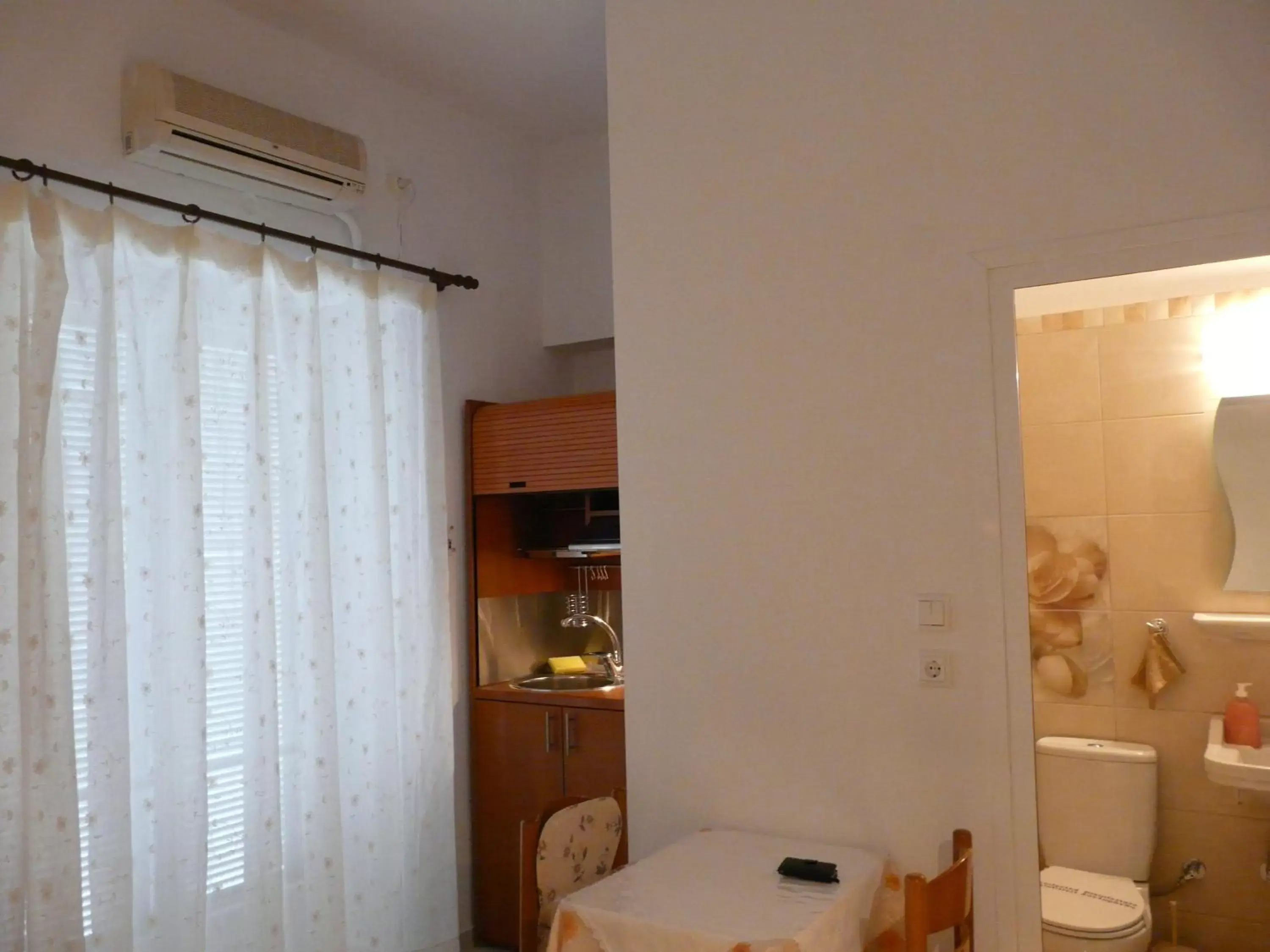 Bedroom, Bathroom in Hotel Fotini