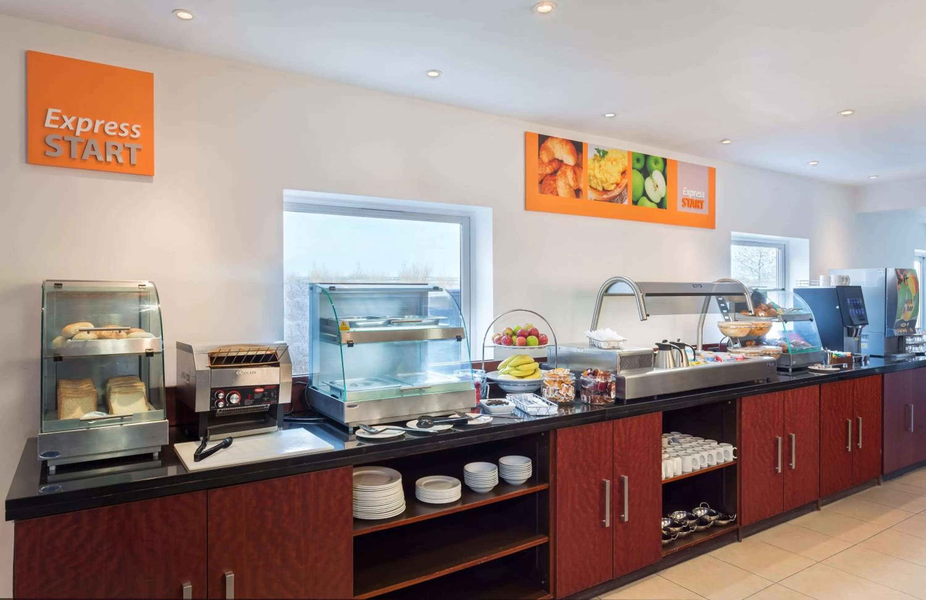 Restaurant/places to eat in Holiday Inn Express Braintree by IHG
