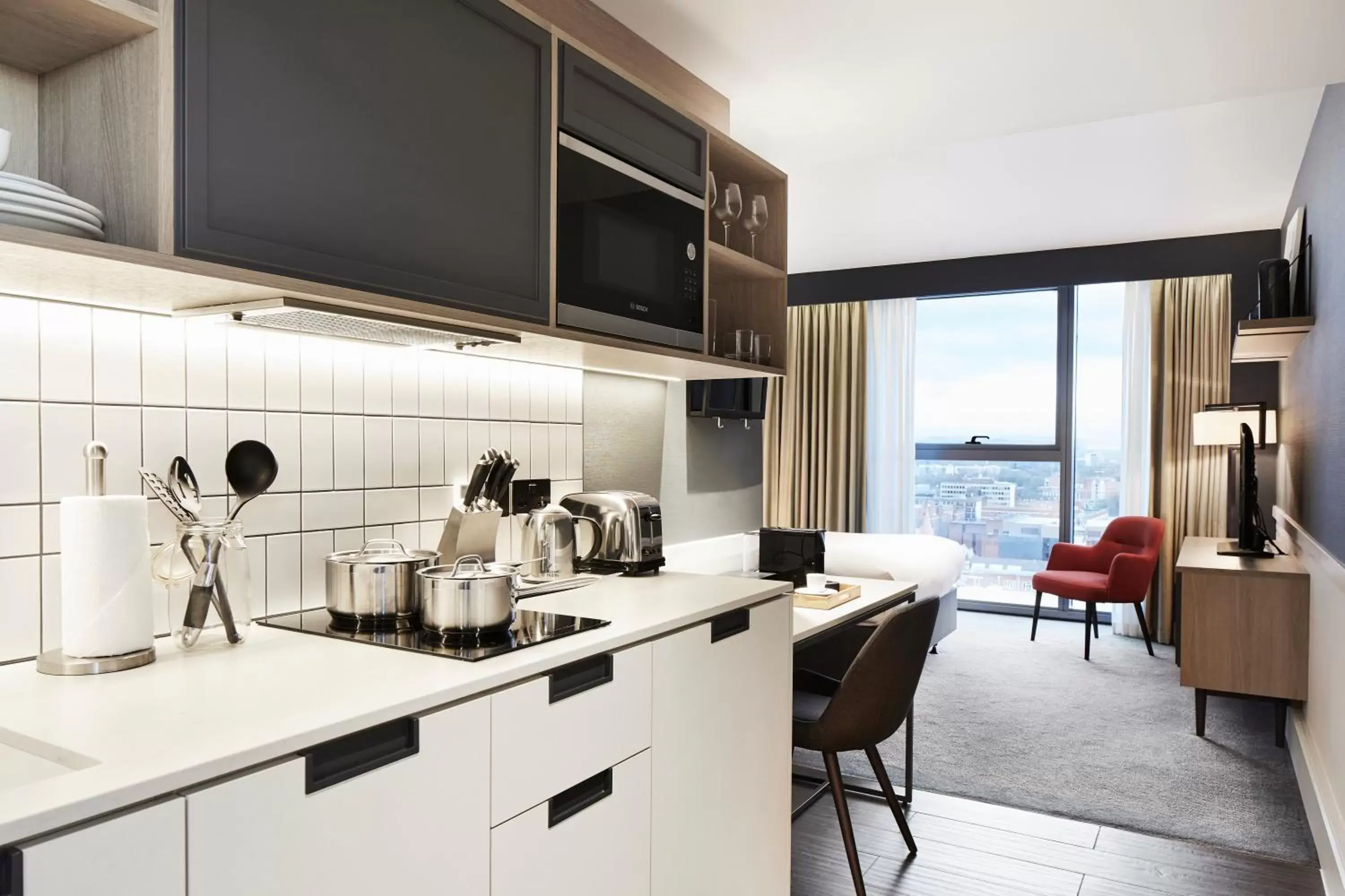 Kitchen or kitchenette, Kitchen/Kitchenette in Hyatt House Manchester