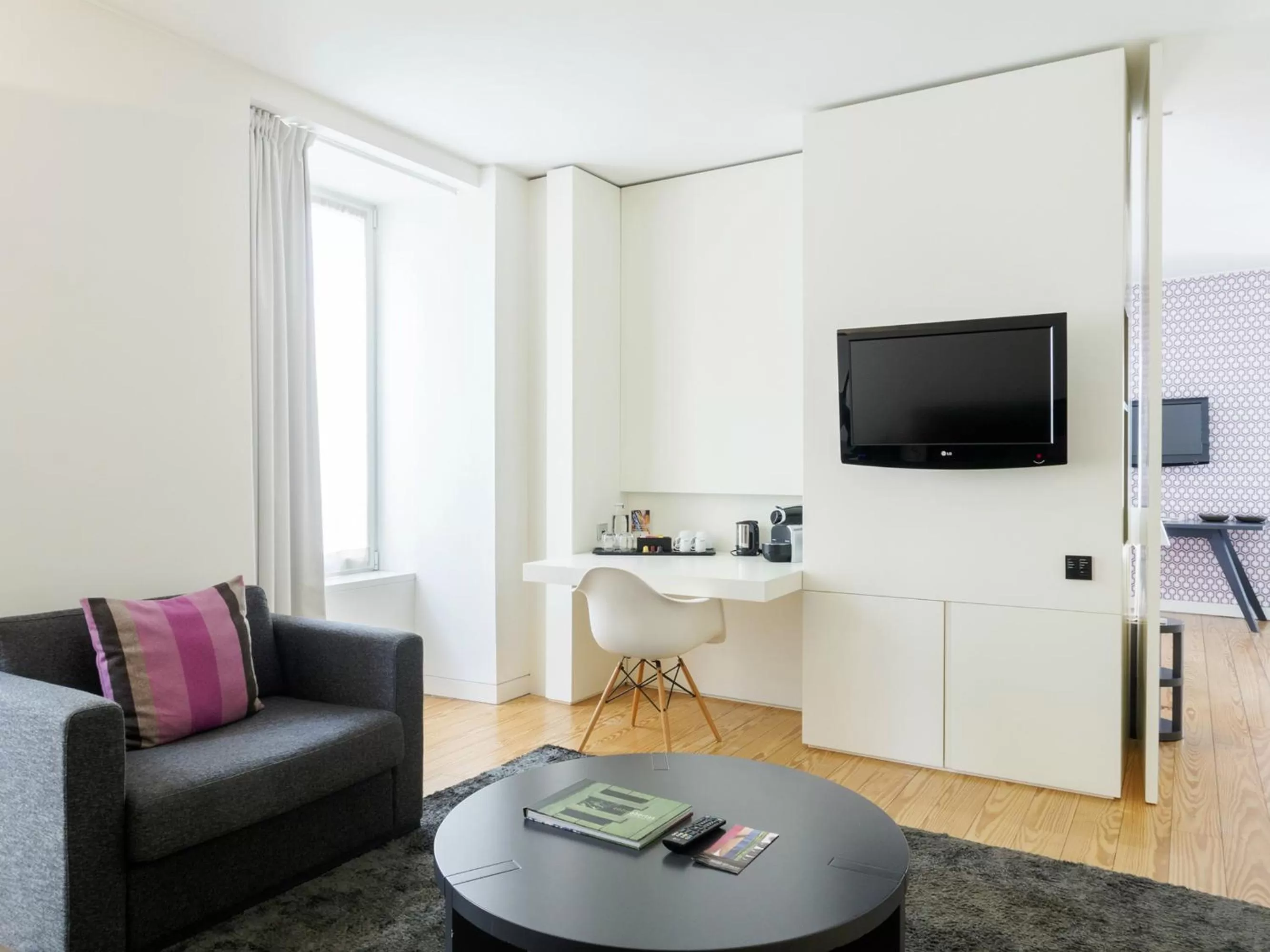 TV and multimedia in Inspira Liberdade Boutique Hotel