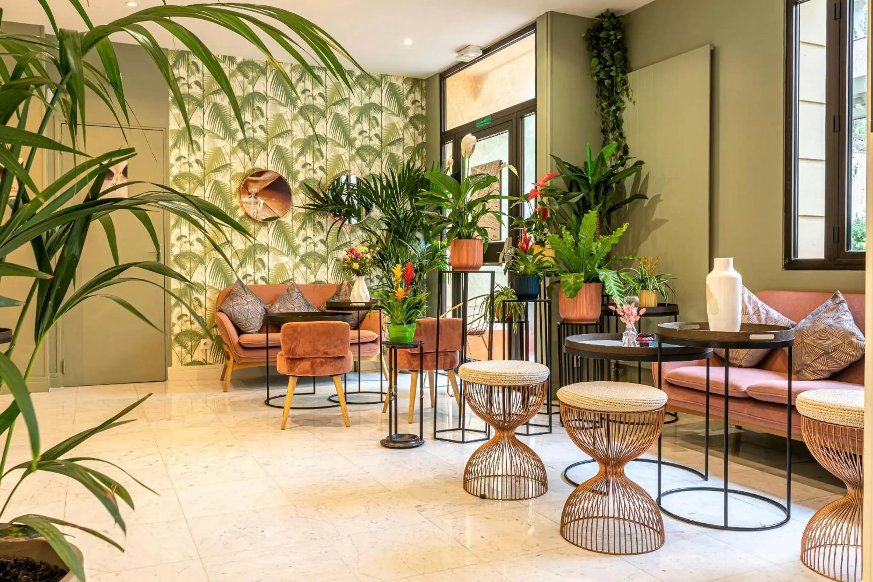 Lobby or reception in Hotel Ariane Montparnasse by Patrick Hayat