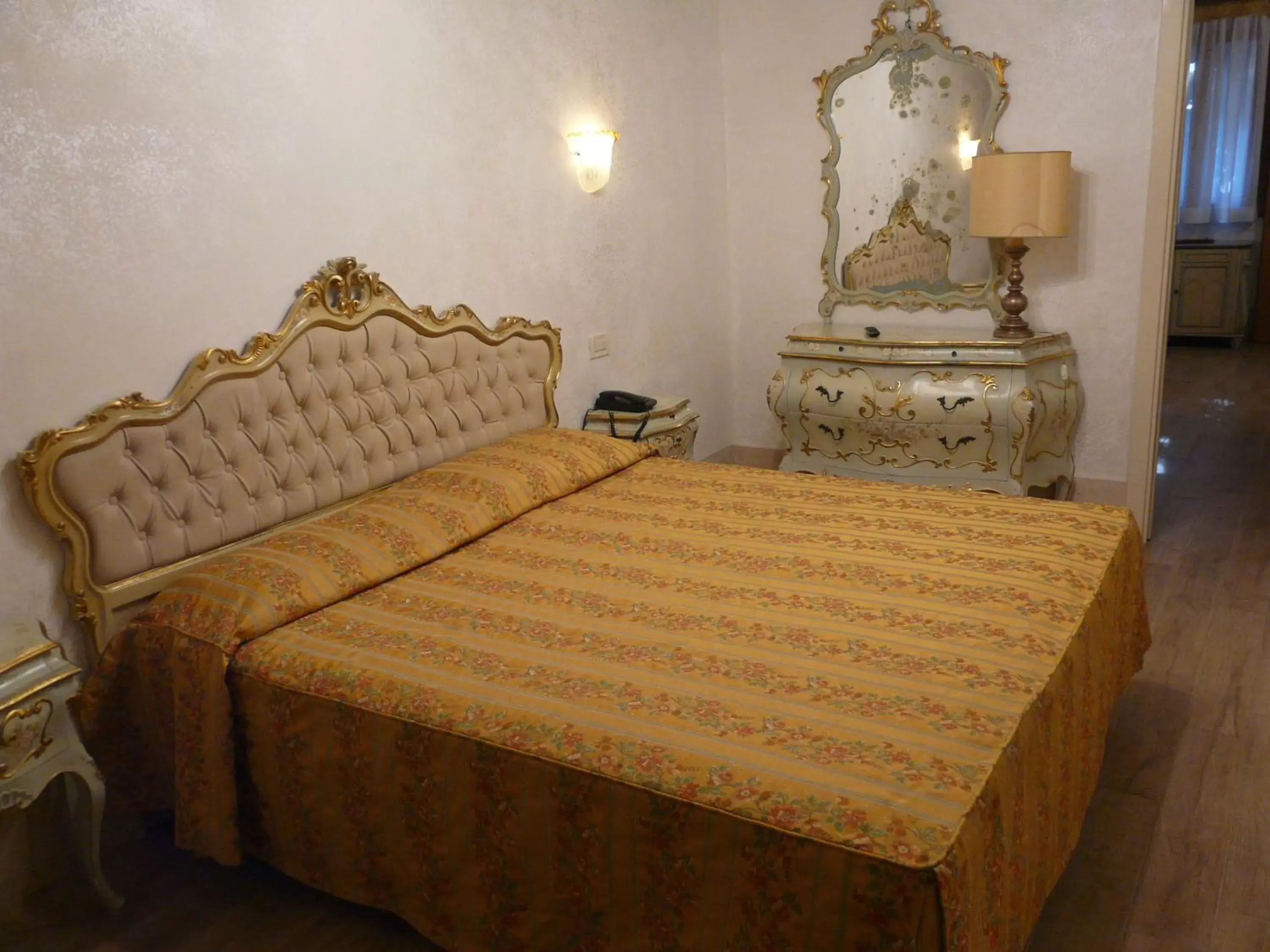 Bed in Hotel Il Mercante di Venezia