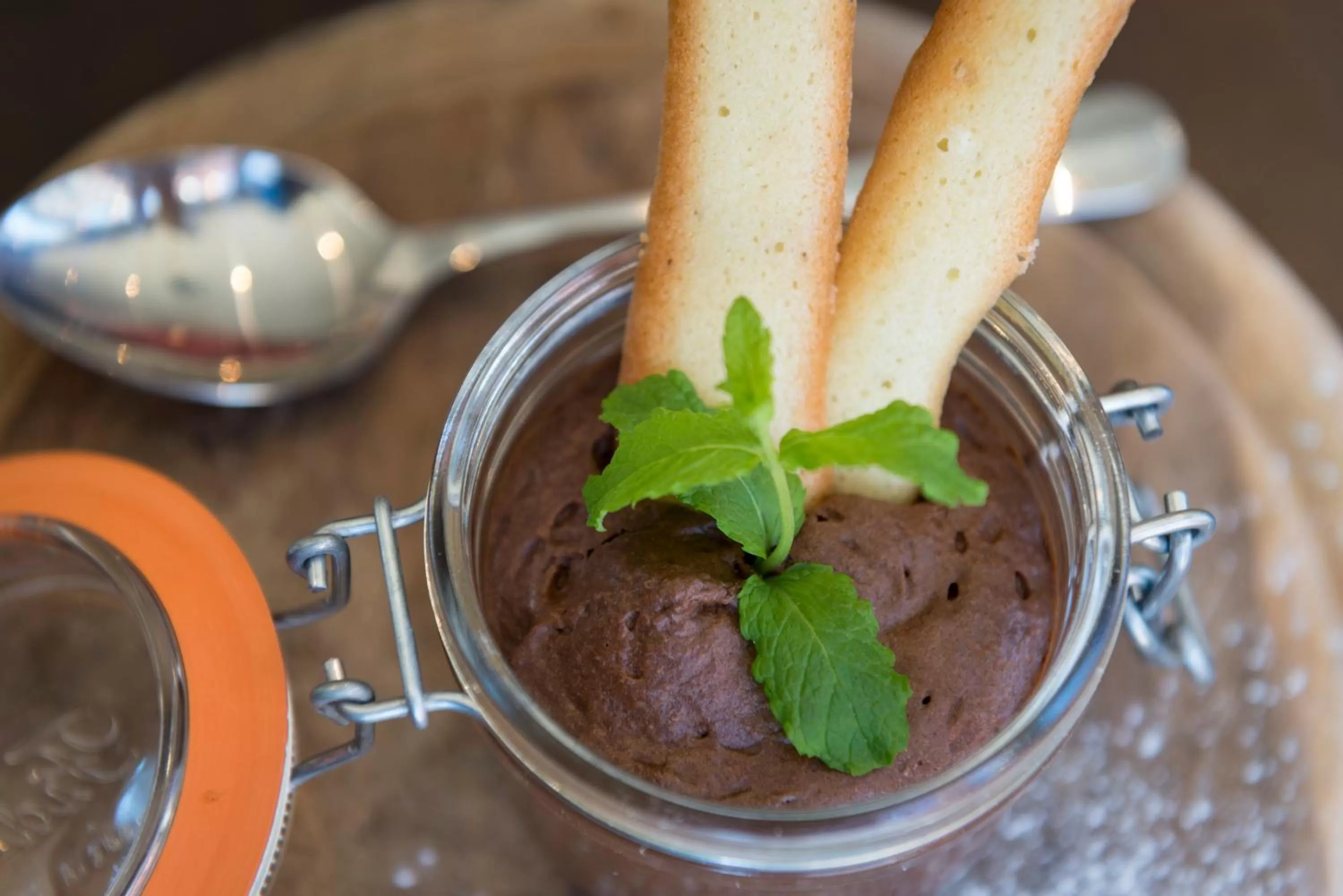 Restaurant/places to eat in Hôtel Aux Vieux Remparts, The Originals Relais