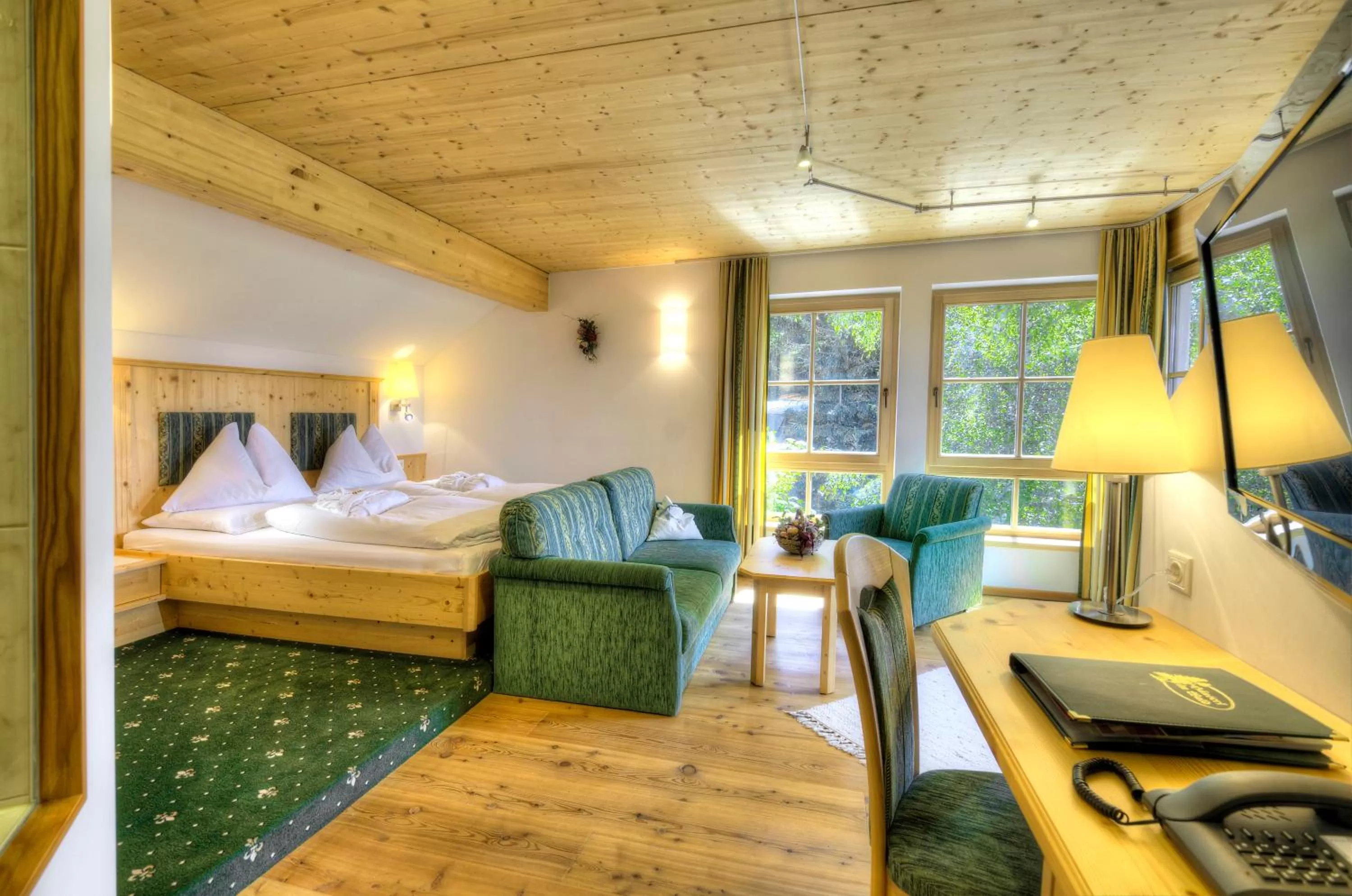 Photo of the whole room, Bed in Hotel Häuserl im Wald