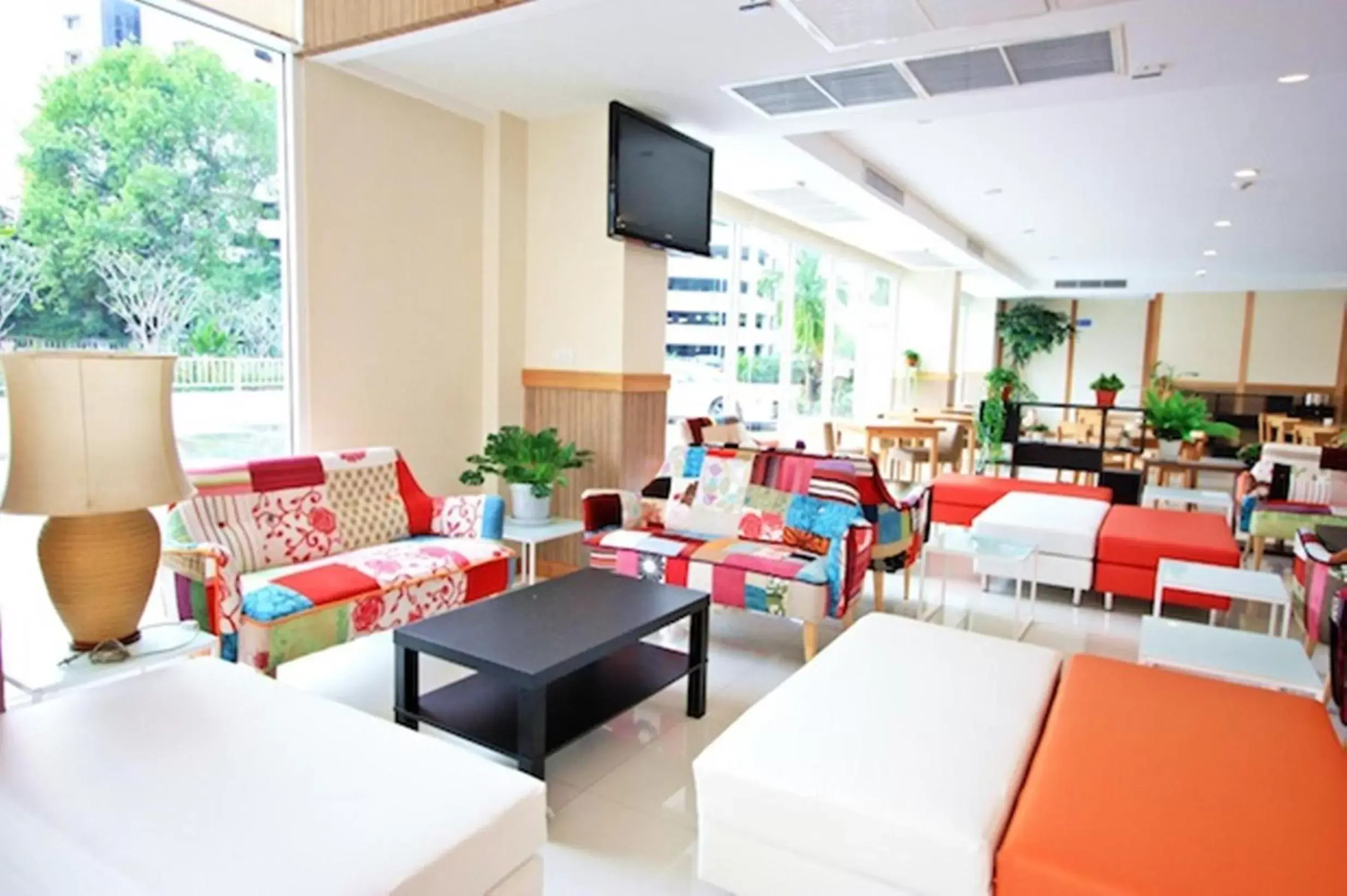 Lobby or reception, Restaurant/Places to Eat in Prom Ratchada Hotel - SHA Plus