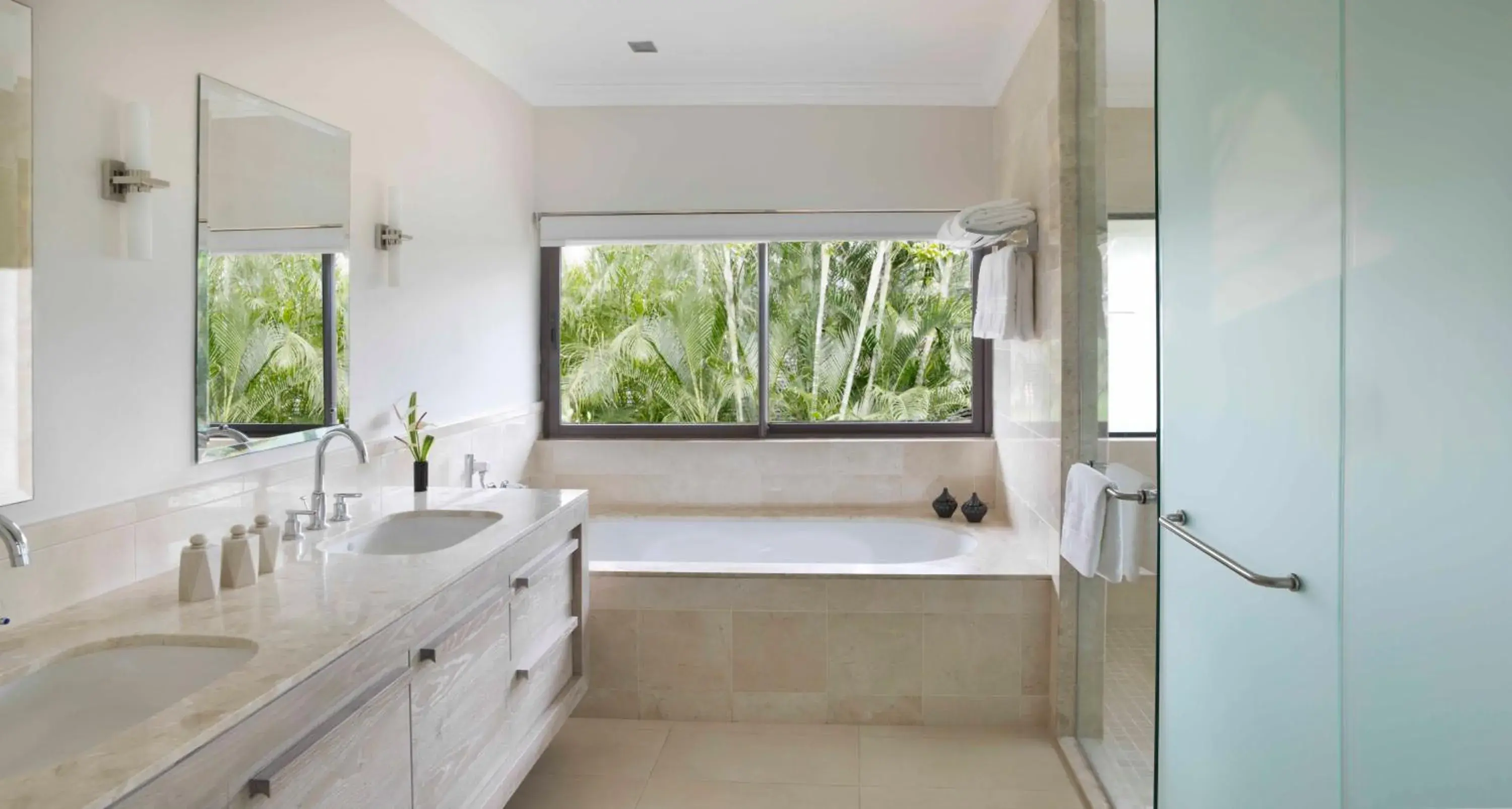 Toilet, Bathroom in Four Seasons Resort Mauritius at Anahita