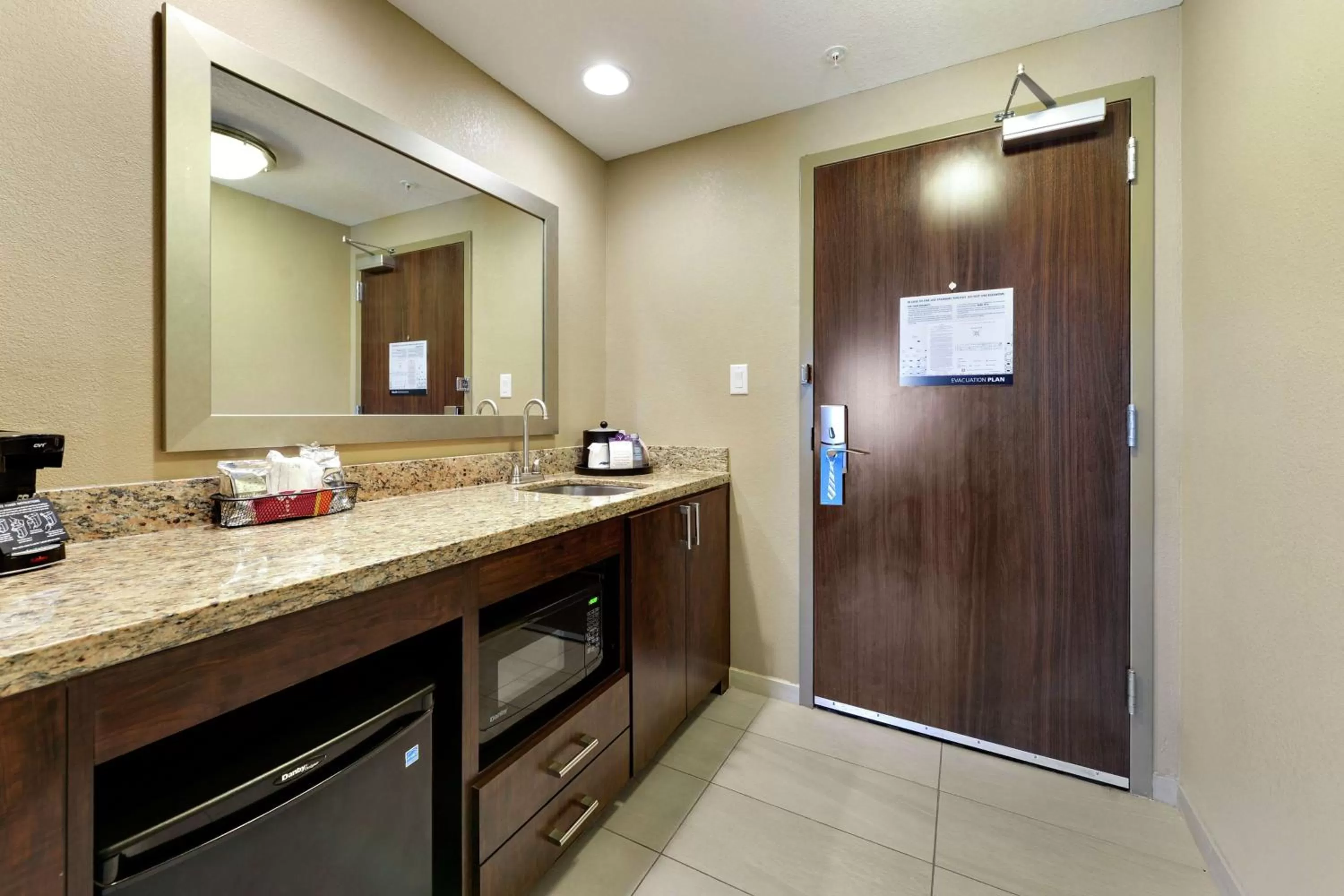 Kitchen or kitchenette in Hampton Inn & Suites Gulfport