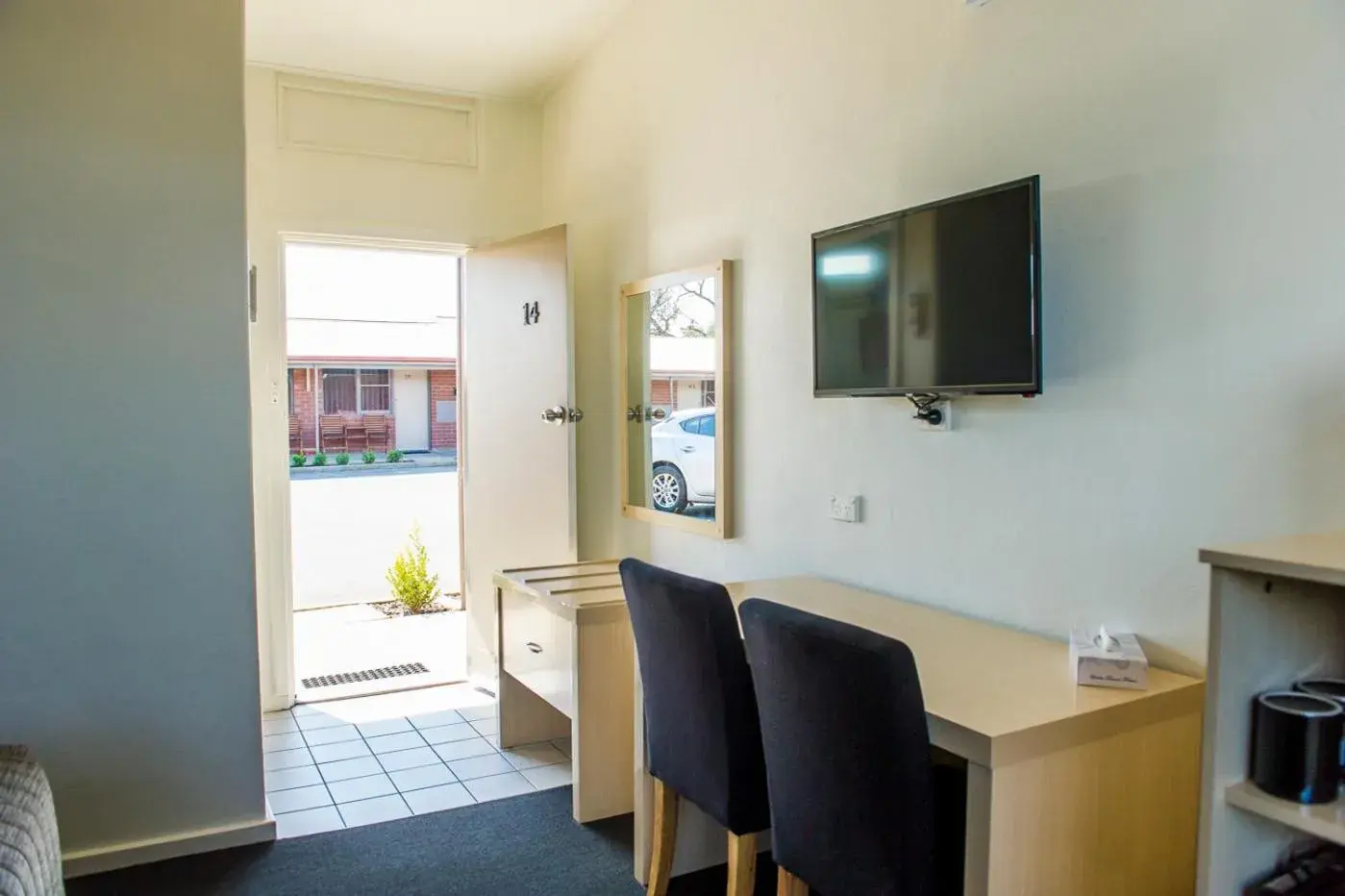 TV and multimedia, Seating Area in Cherry Blossom Motor Inn