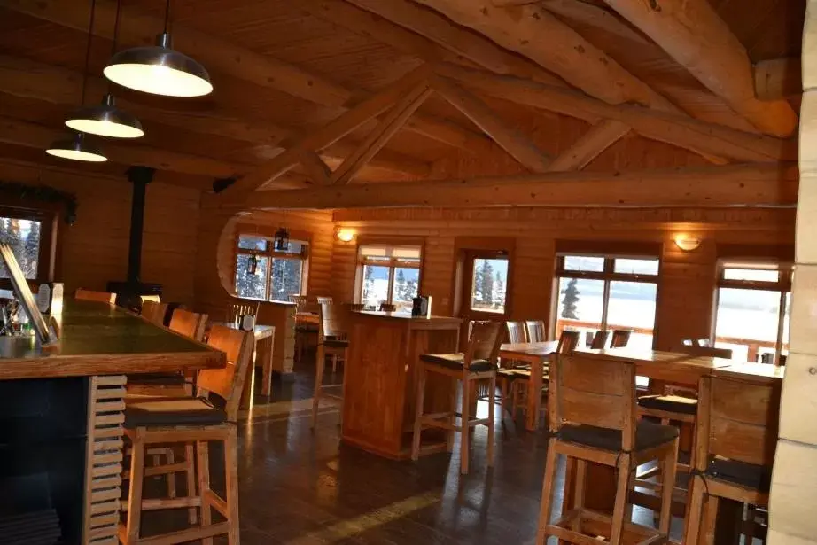 Lounge or bar, Restaurant/Places to Eat in Southern Lakes Resort