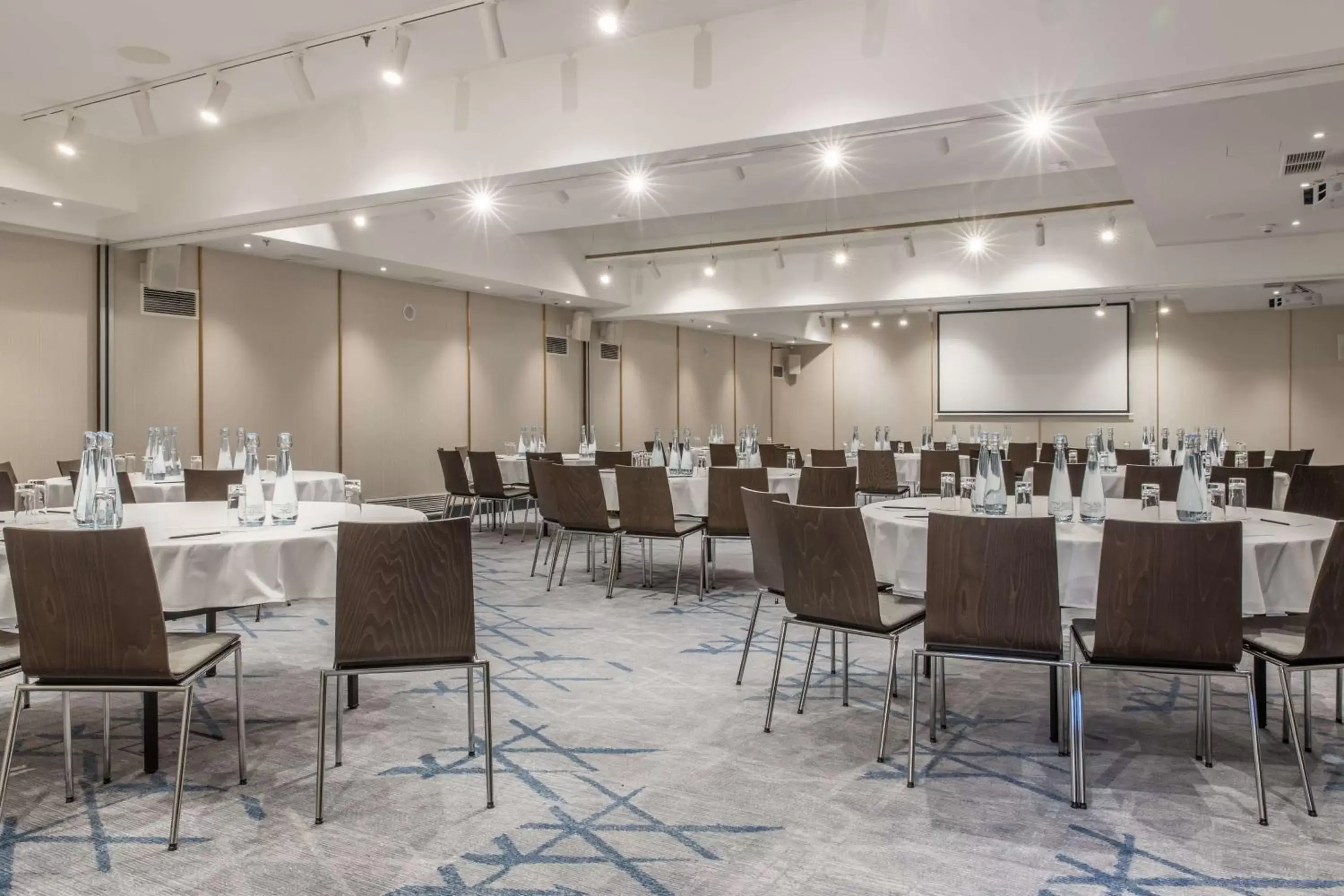 Meeting/conference room, Restaurant/Places to Eat in Radisson Blu Hotel Prague