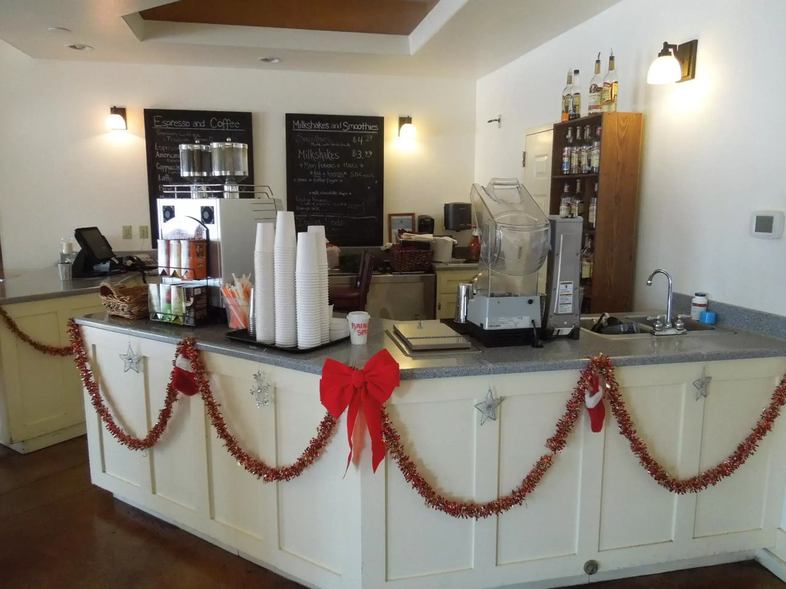 Lounge or bar in Inn at Lander, Travelodge by Wyndham Lounge or bar in Inn at Lander, Travelodge by Wyndham