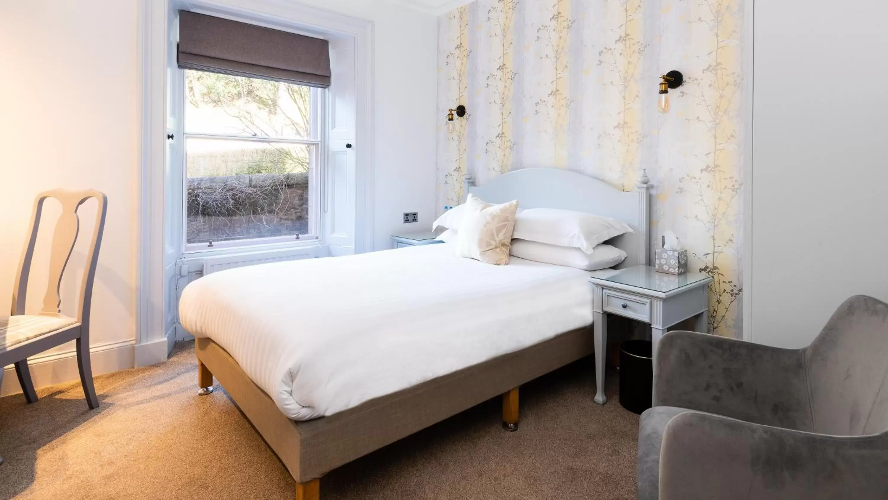 Bedroom, Bed in Sunbank House Metro Hotel