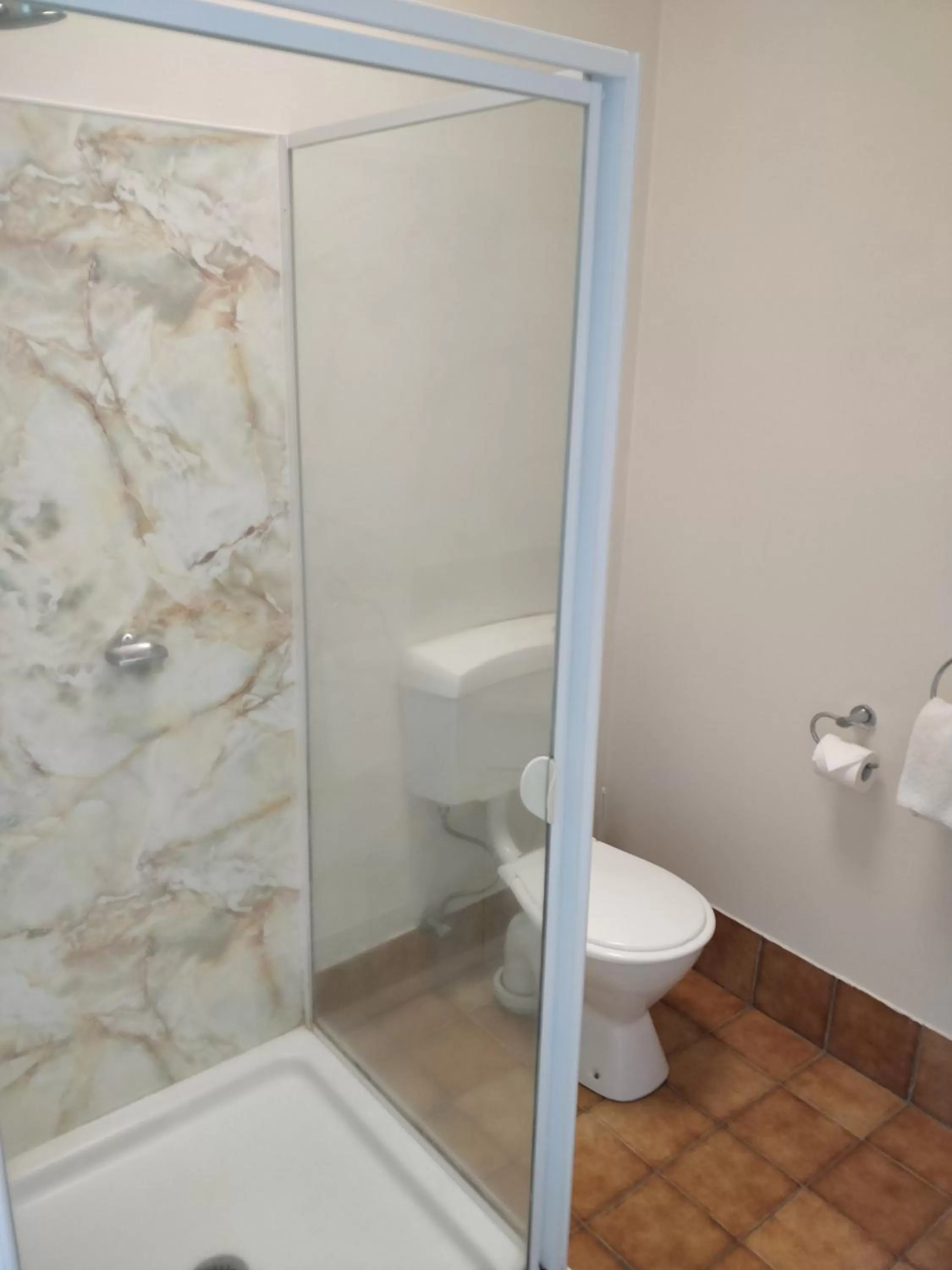 Shower, Bathroom in Tranquil Park