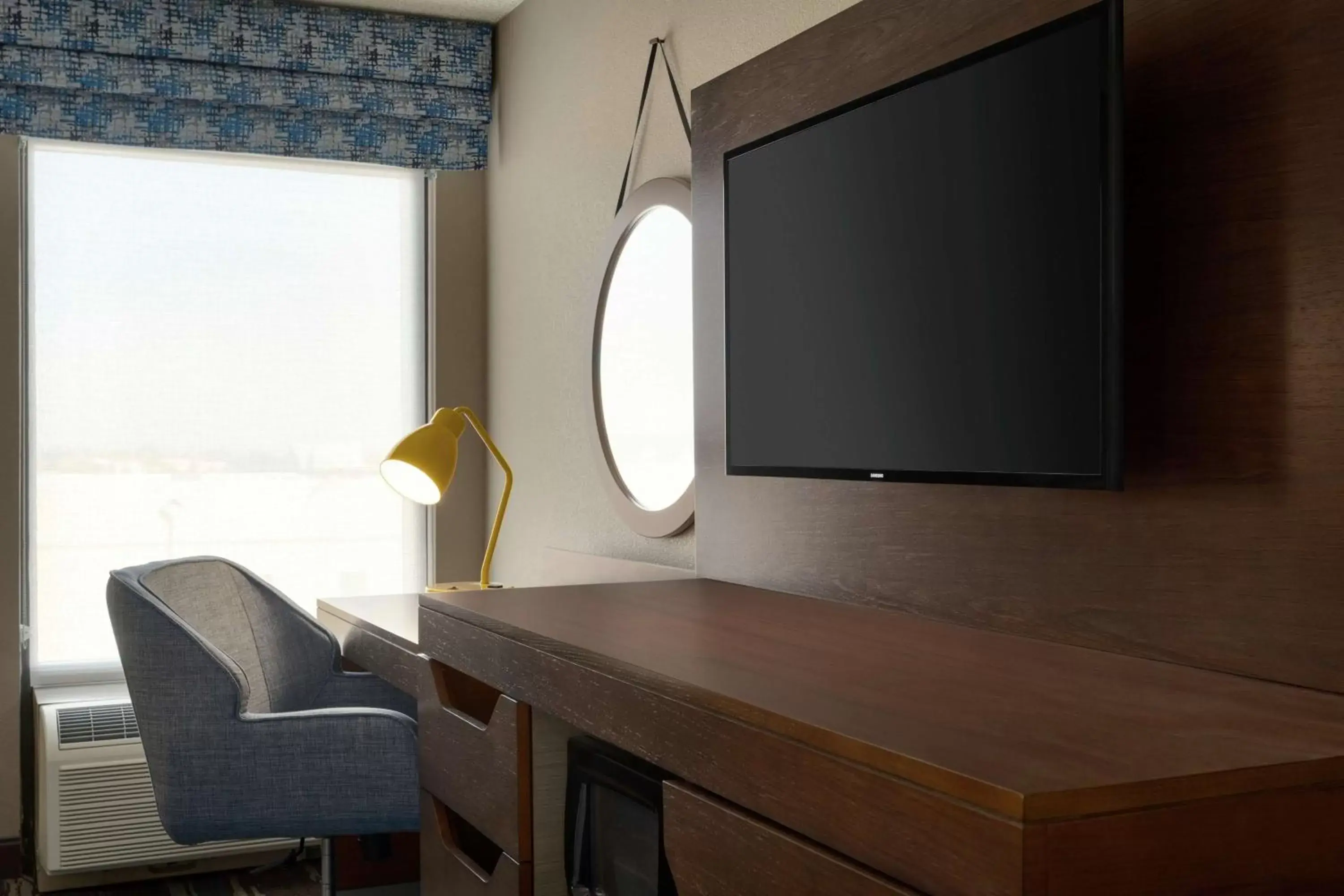 Bedroom in Hampton Inn Phoenix-Chandler Bedroom in Hampton Inn Phoenix-Chandler