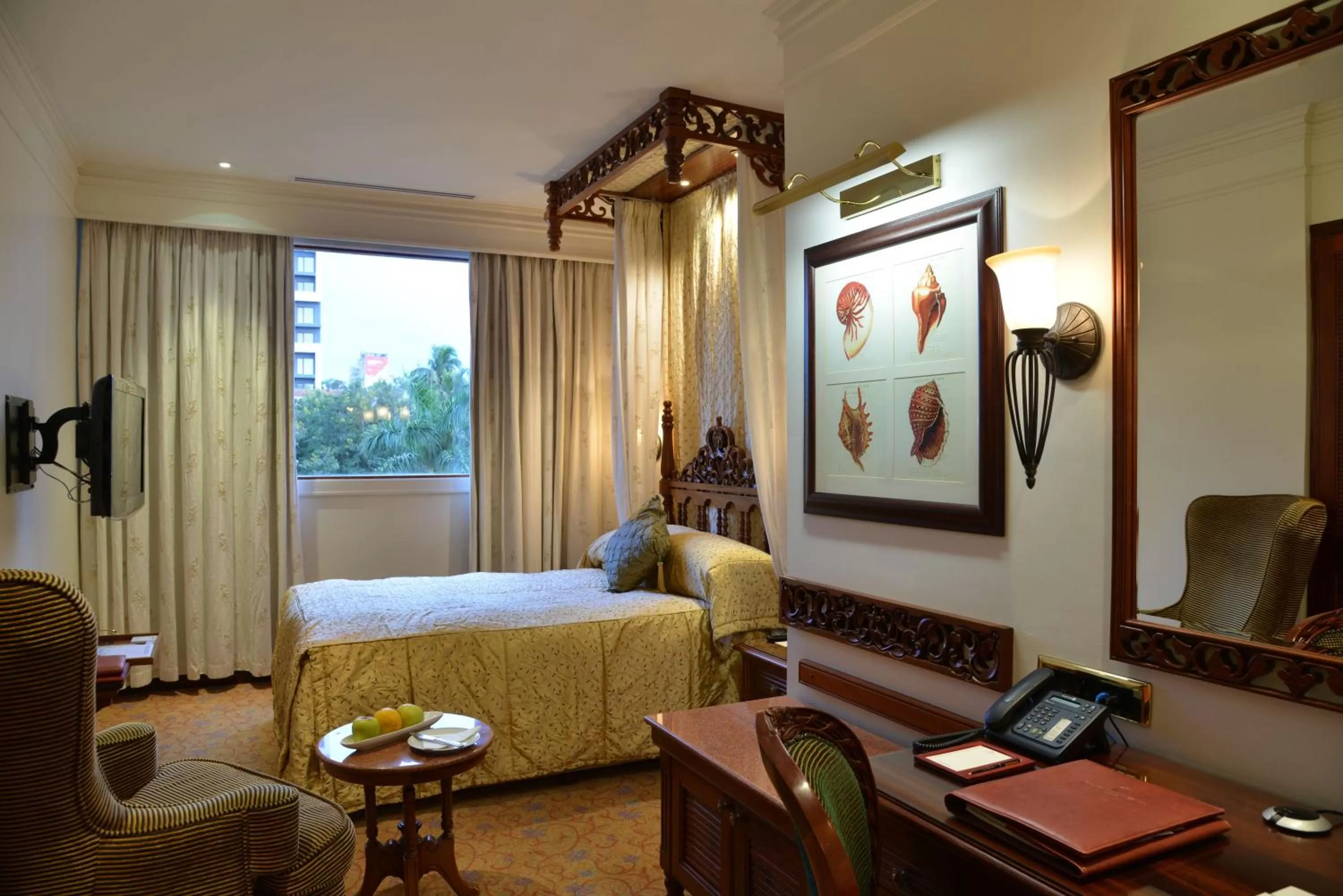 Bedroom, Bed in Polana Serena Hotel