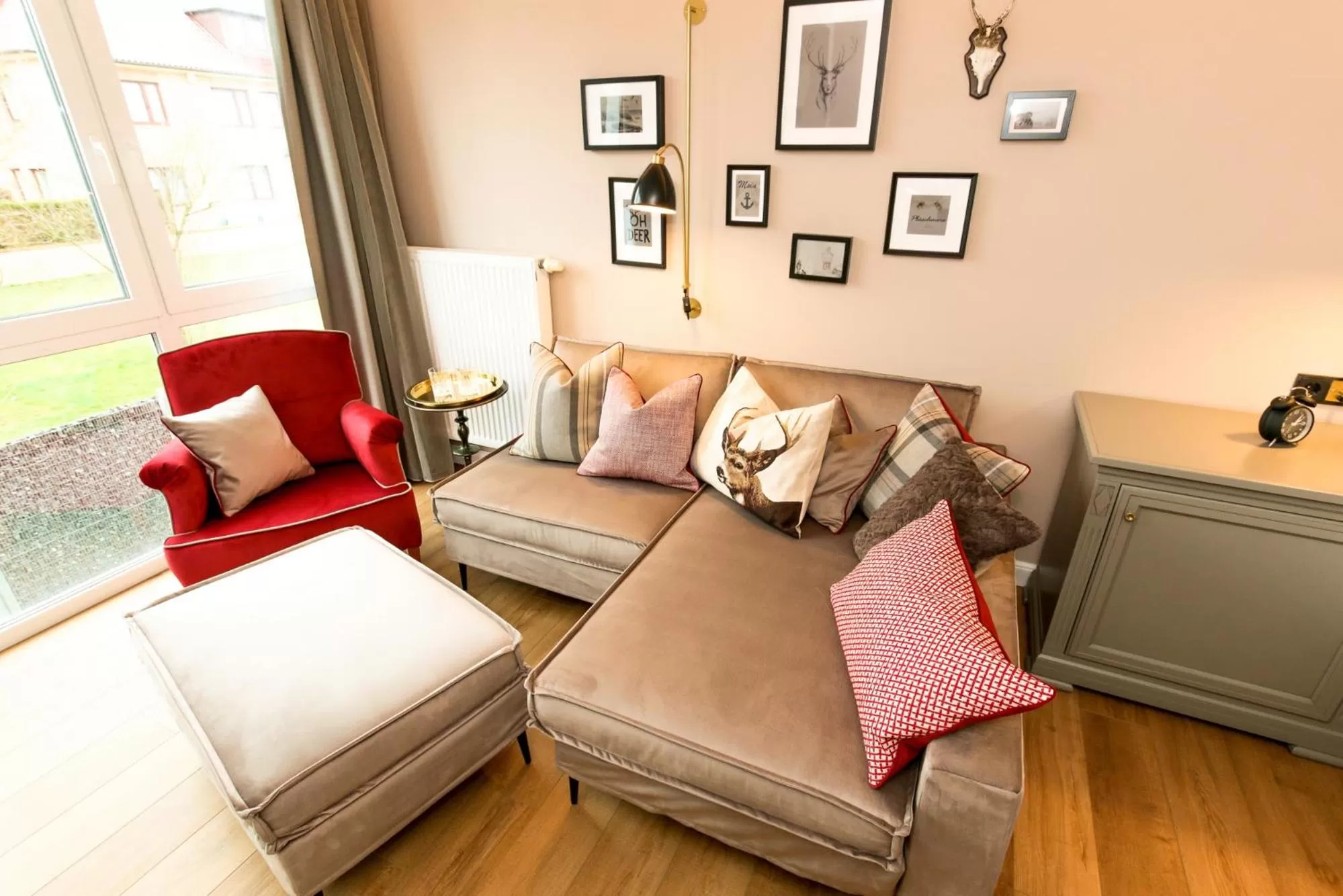 Seating area, Bed in Nordseehotel Kröger