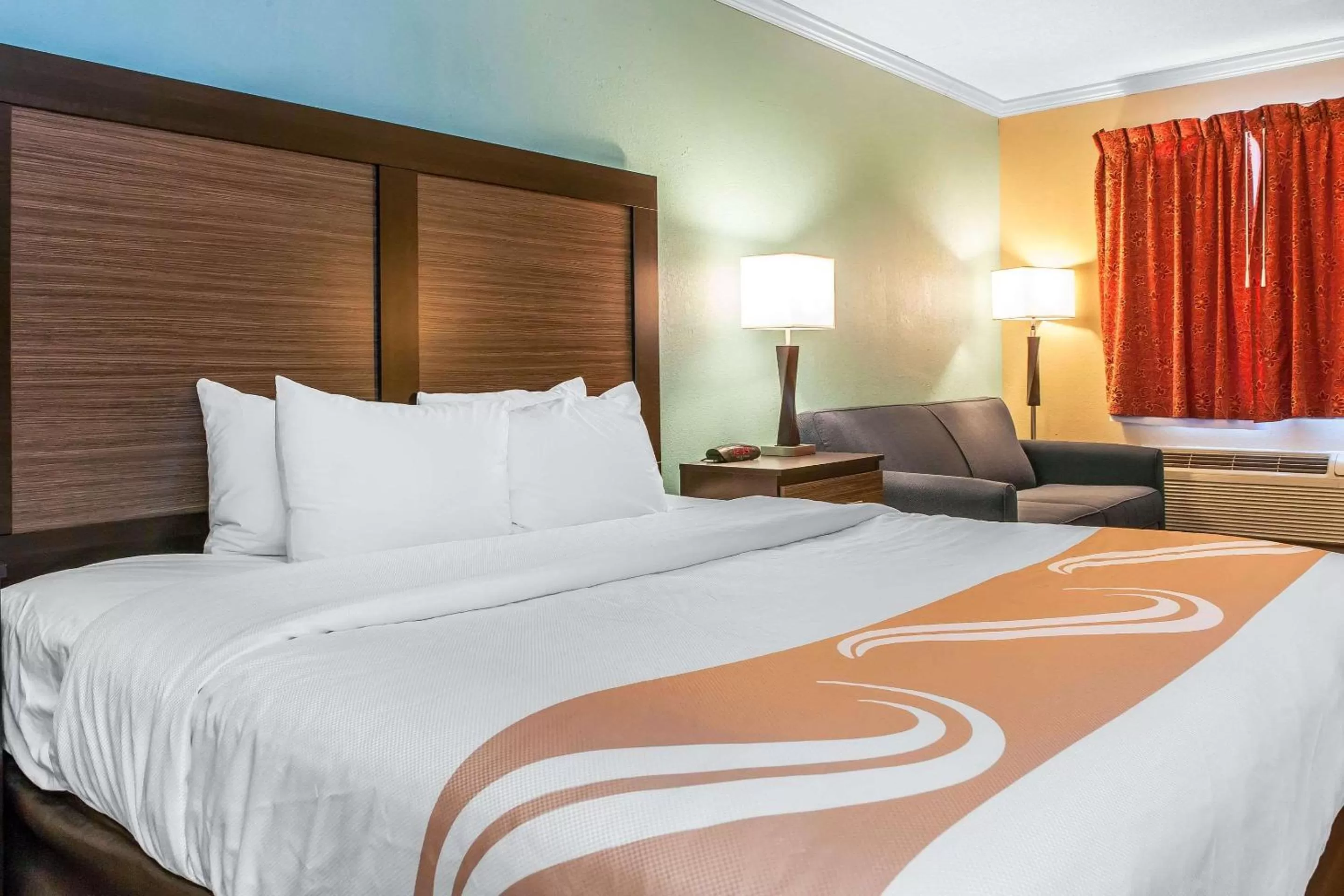 Photo of the whole room, Bed in Quality Inn