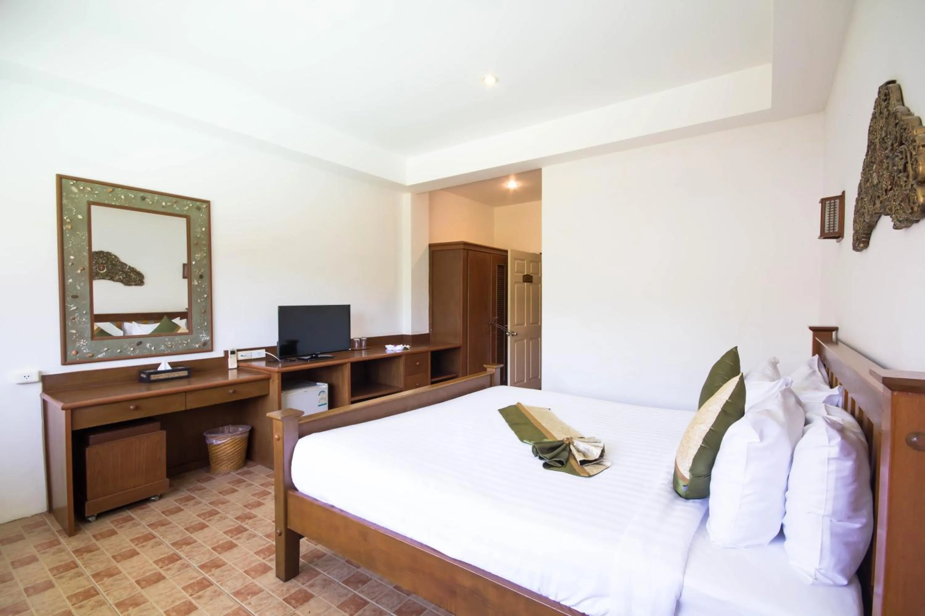 TV and multimedia, Bed in Rajapruek Samui Resort - SHA Plus