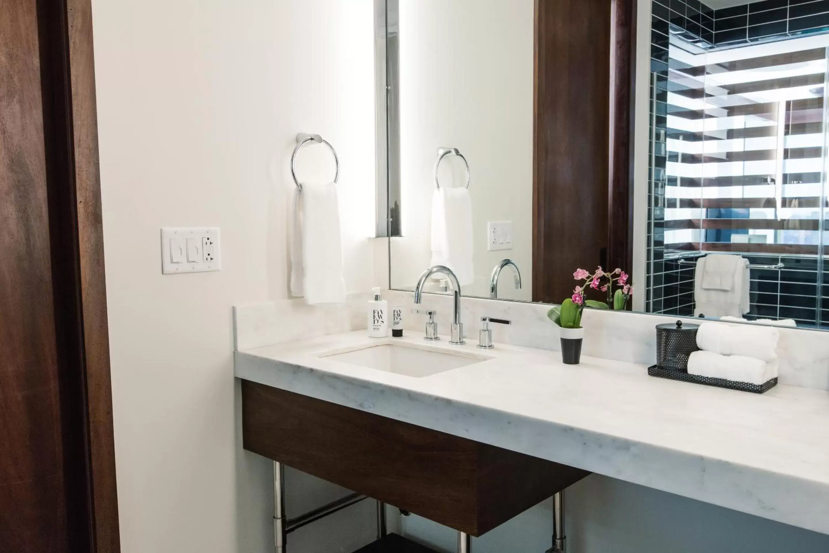 Bathroom in Fairlane Hotel Nashville, by Oliver