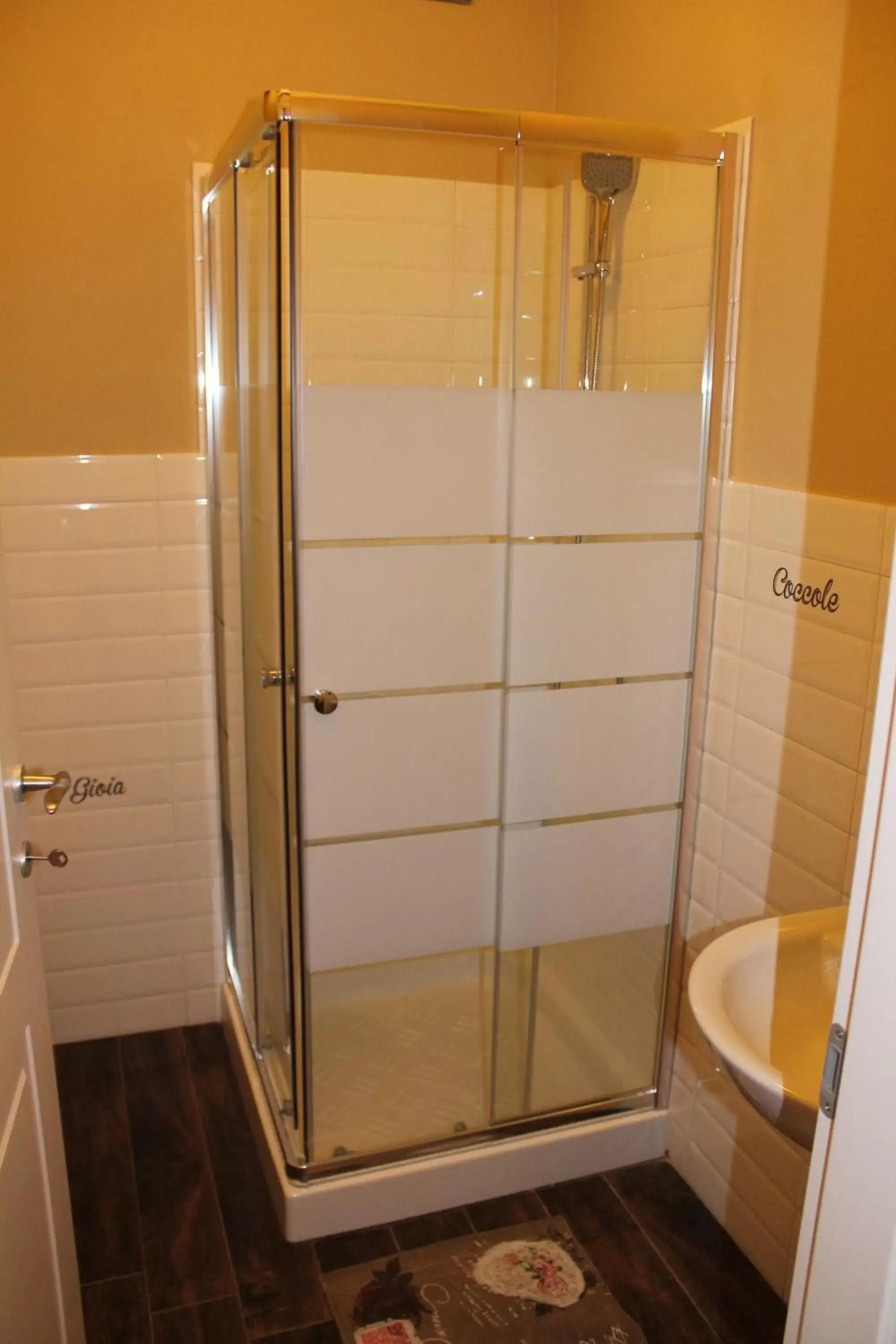 Shower, Bathroom in B&B Danonna