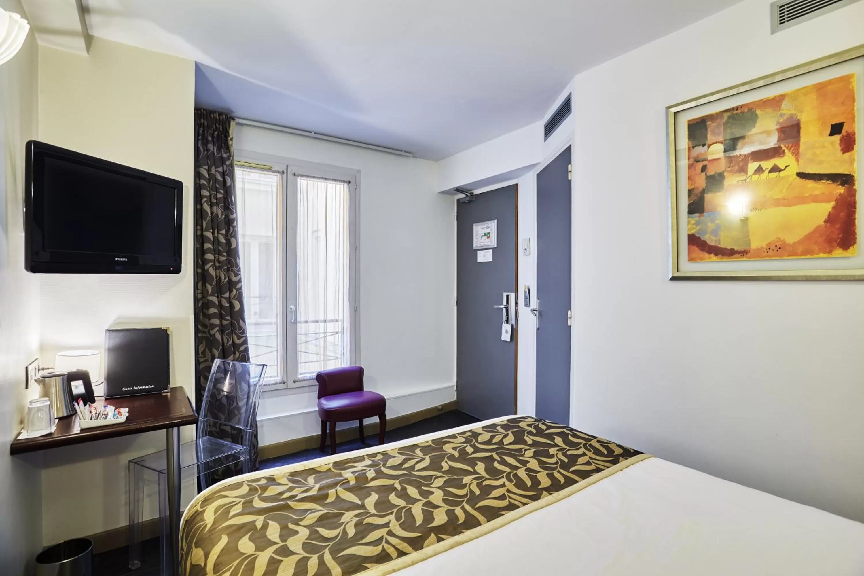 Bedroom, Bed in Hotel Opéra d'Antin