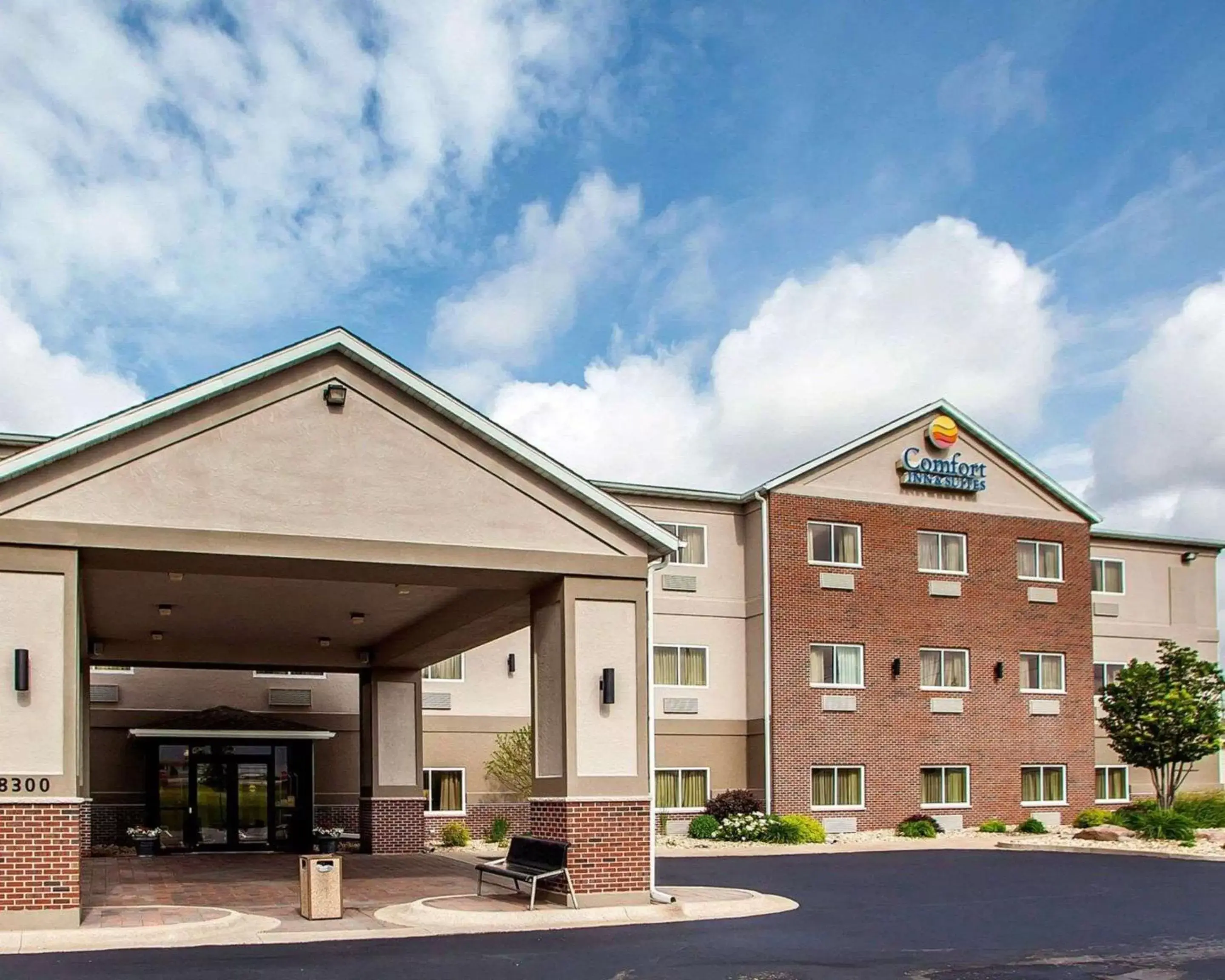 Property Building in Comfort Inn & Suites Davenport - Quad Cities