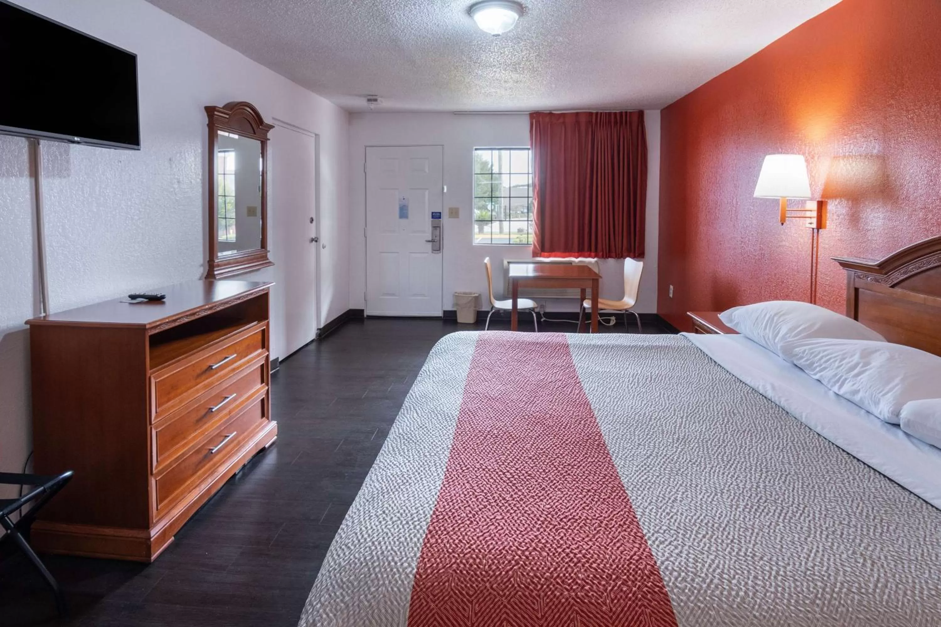 TV and multimedia, Bed in Motel 6-Montgomery, AL - Coliseum