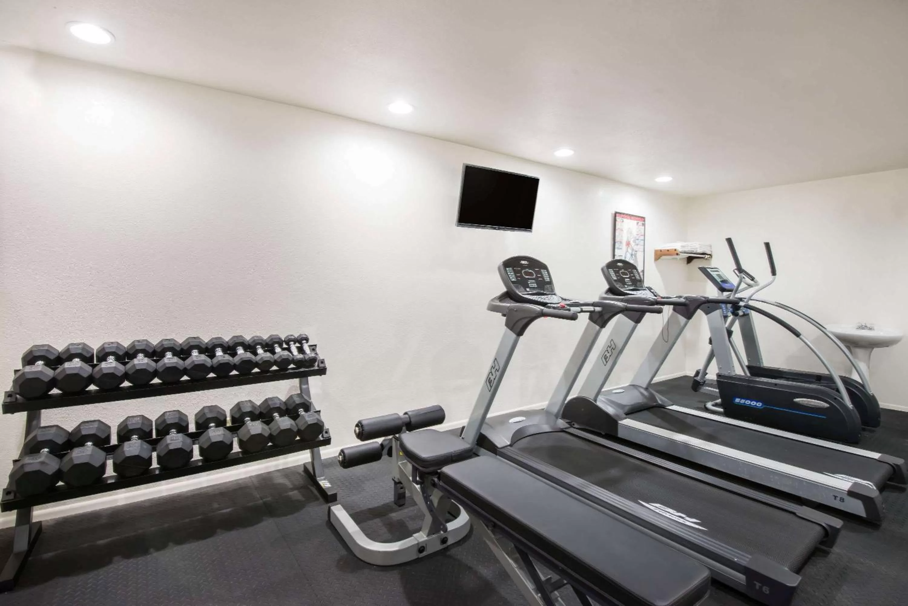 Fitness centre/facilities in Super 8 by Wyndham Colby