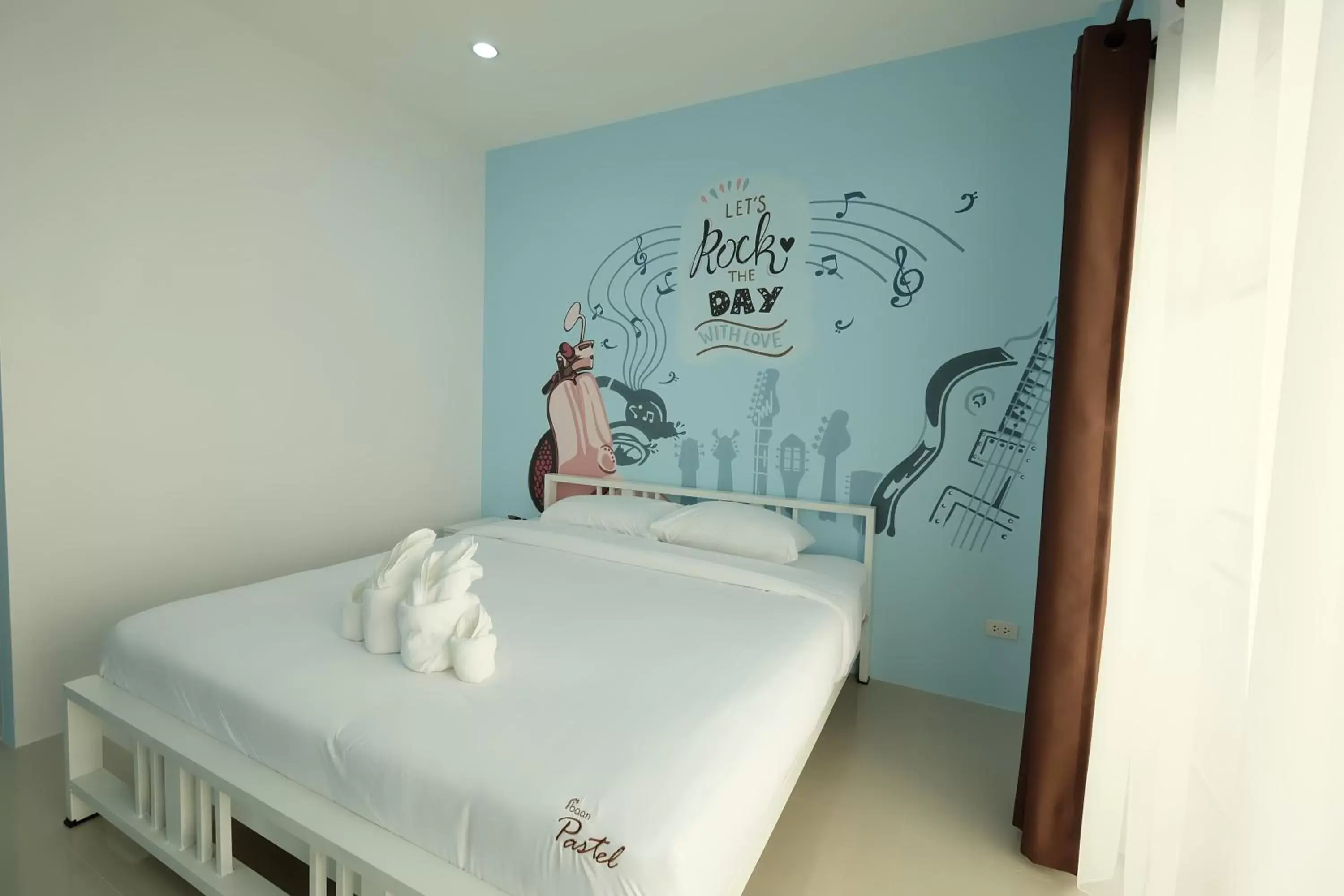 Spring, Bed in Noble Baan Pastel