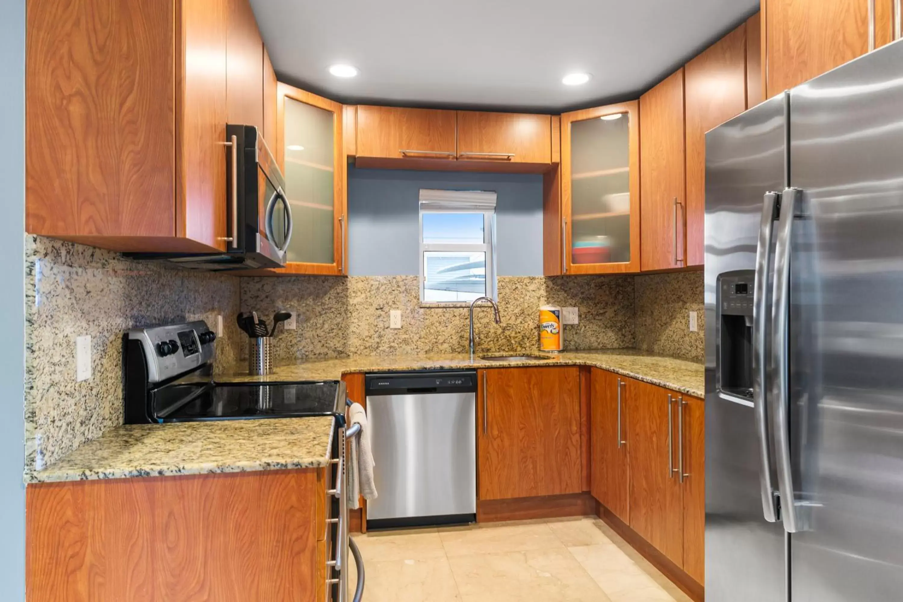 Kitchen or kitchenette, Kitchen/Kitchenette in Isle of Venice Residence and Marina