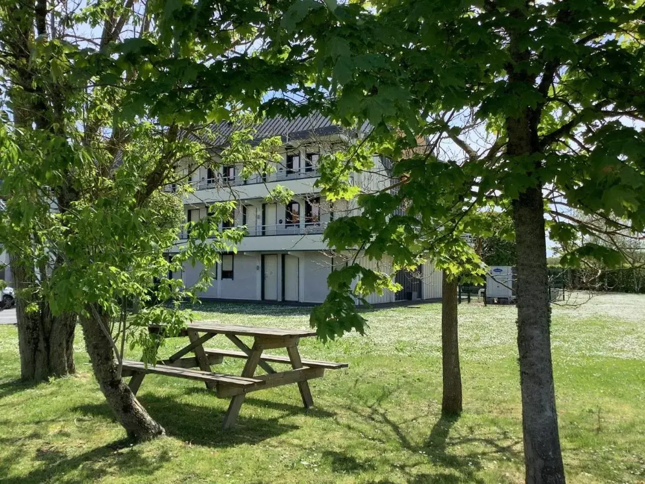 Garden in Première Classe Chateauroux - Saint Maur