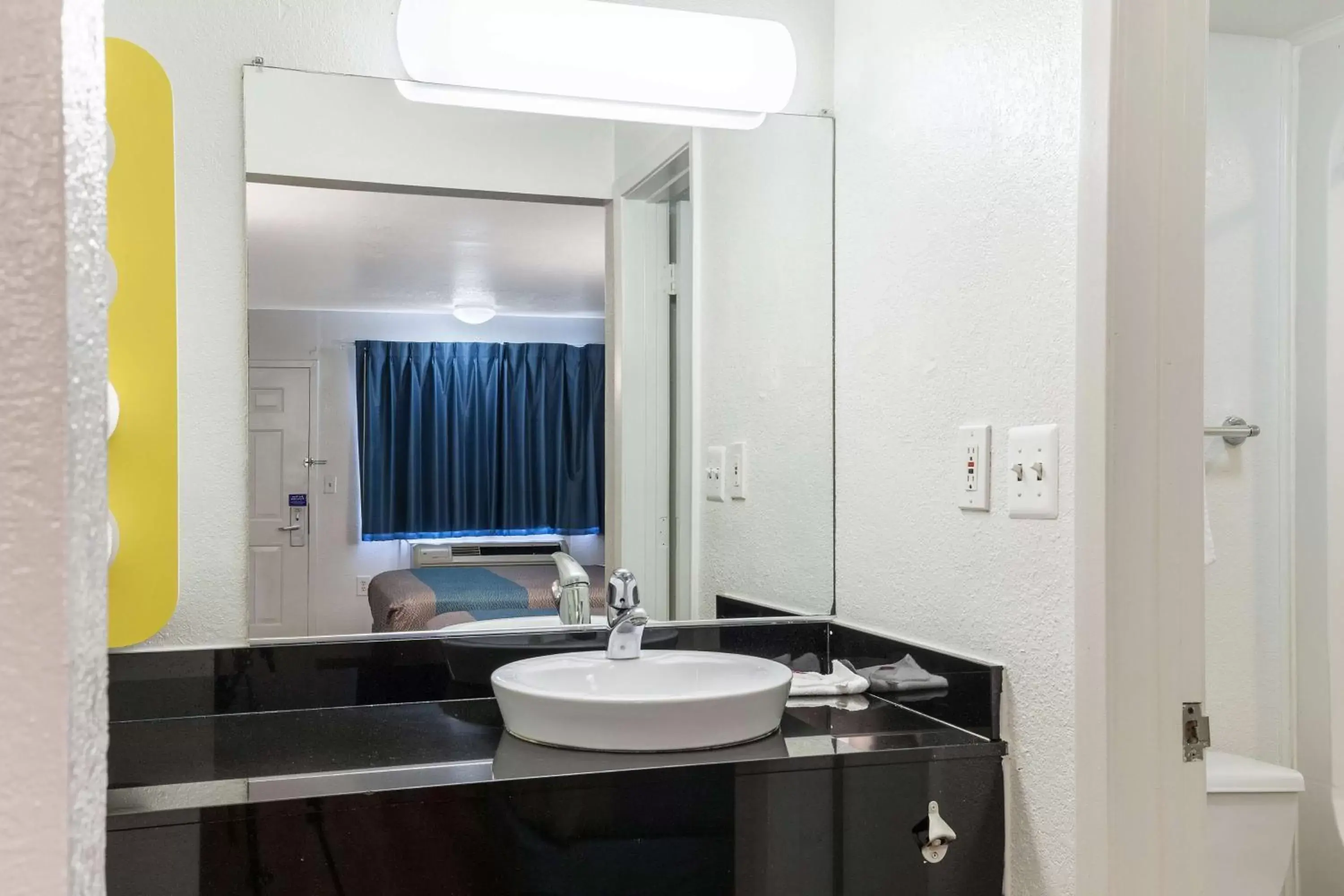 Bathroom in Motel 6-Webster, TX - Houston - Nasa Lake
