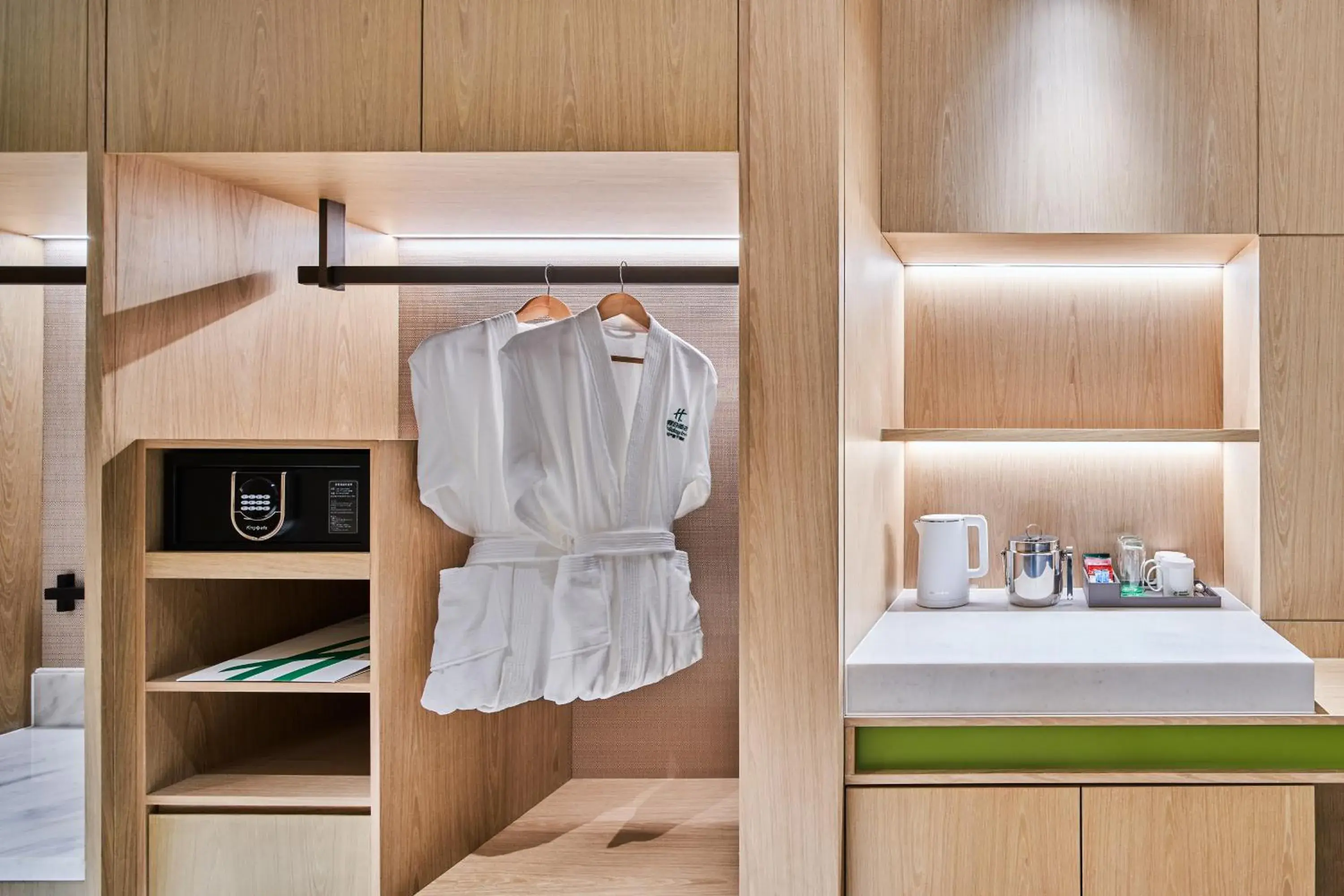 wardrobe, Bathroom in Holiday Inn & Suites Kunshan Huaqiao, an IHG Hotel