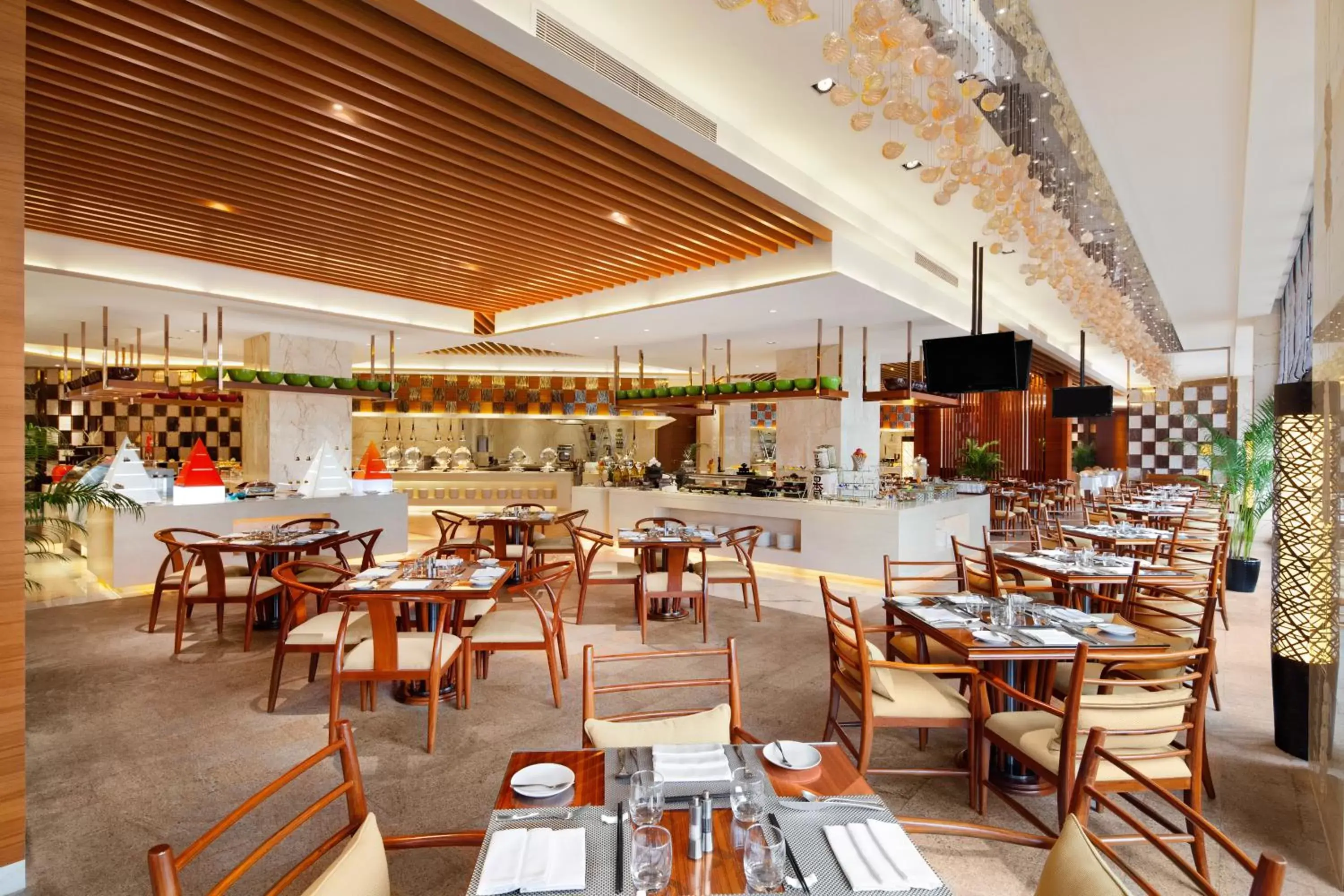 Restaurant/Places to Eat in Crowne Plaza Sanya City Center, an IHG Hotel