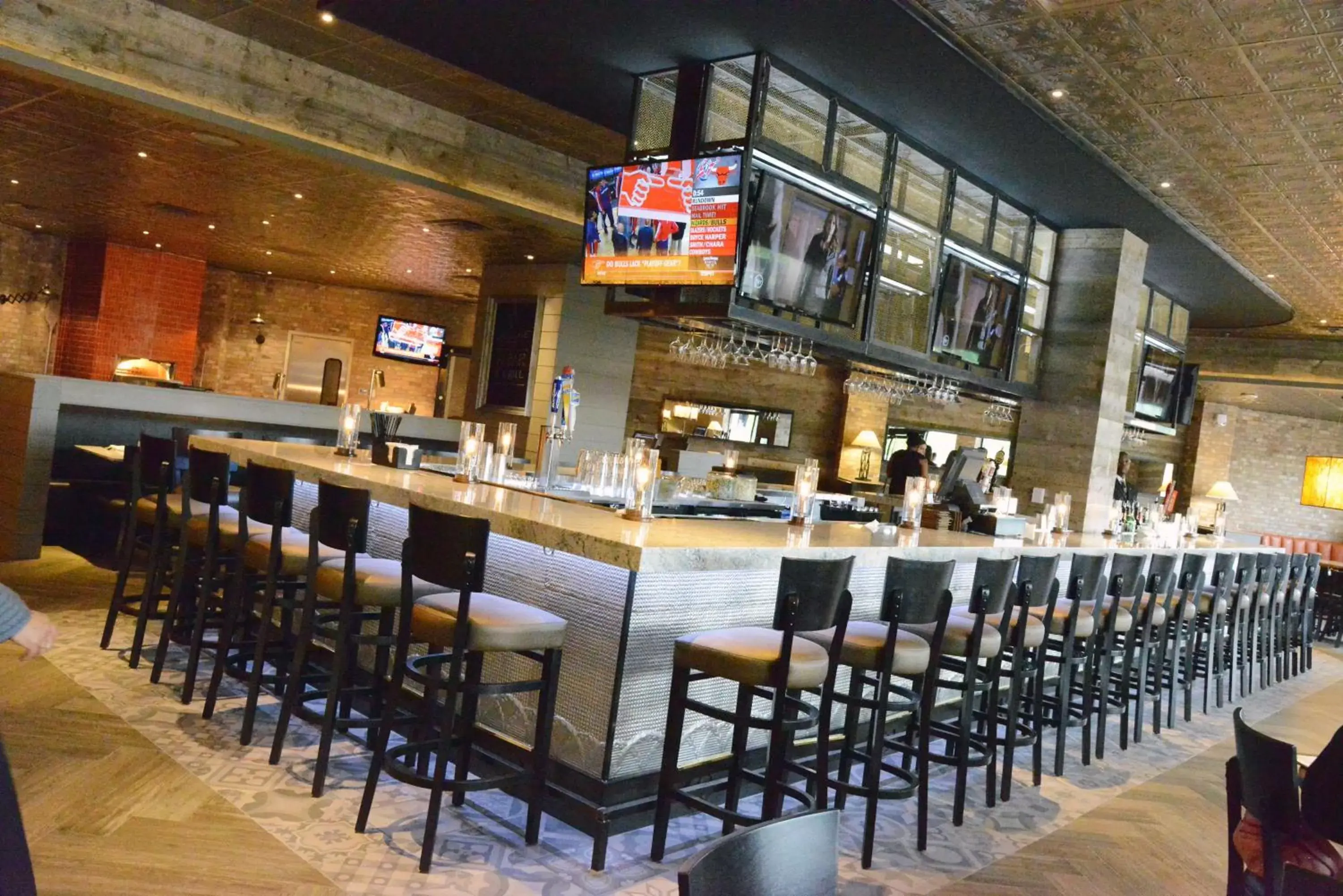 Restaurant/places to eat, Lounge/Bar in Hilton Arlington