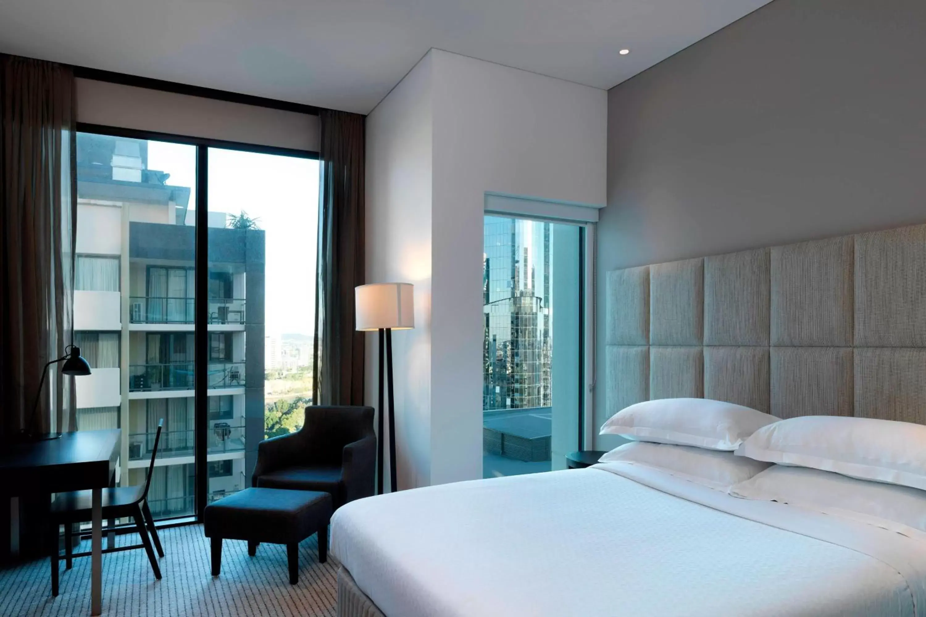Superior Queen Room in Four Points by Sheraton Brisbane