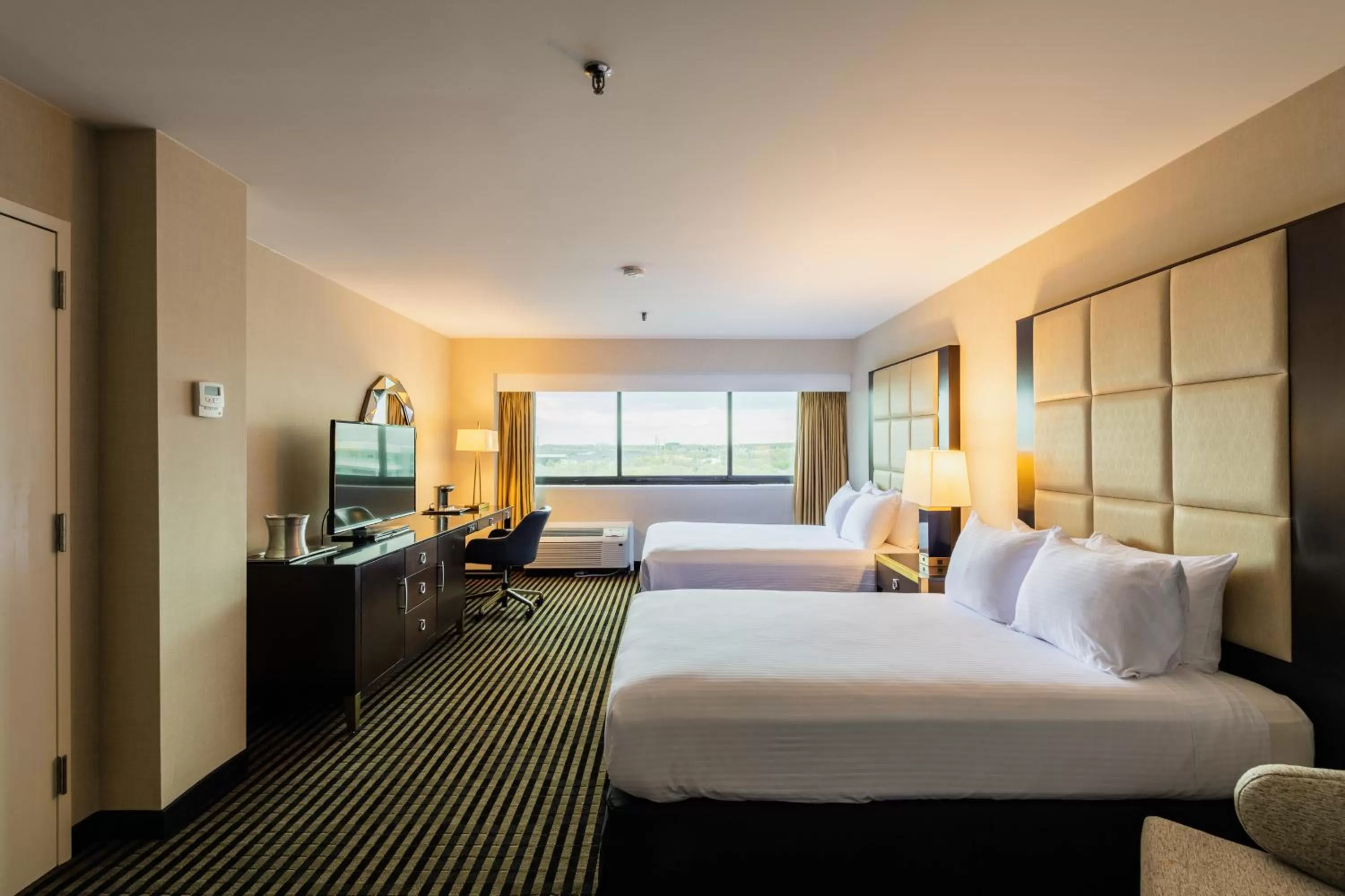 Photo of the whole room, Bed in APA Hotel Woodbridge