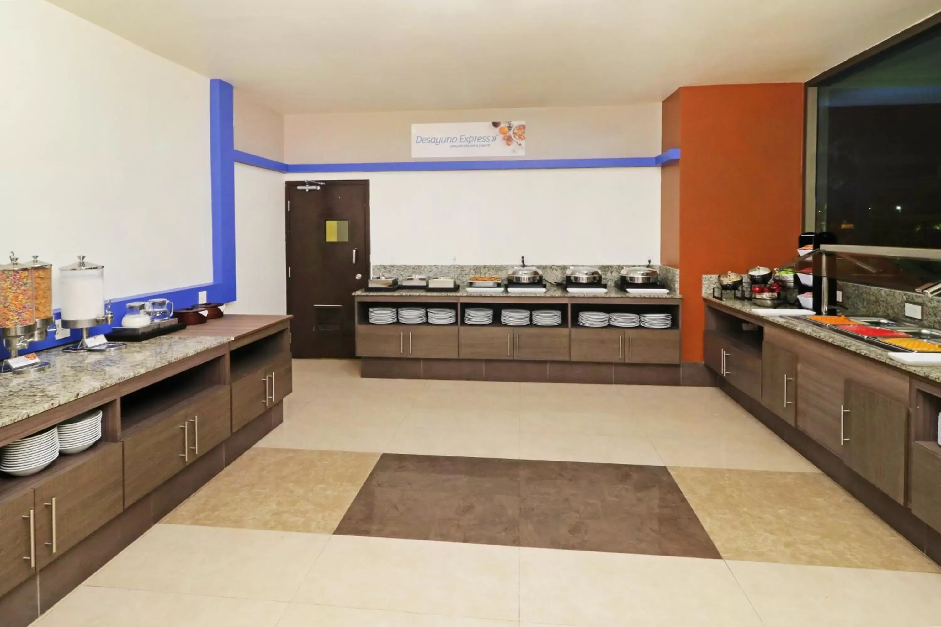 Breakfast, Kitchen/Kitchenette in Holiday Inn Express - Tuxpan, an IHG Hotel